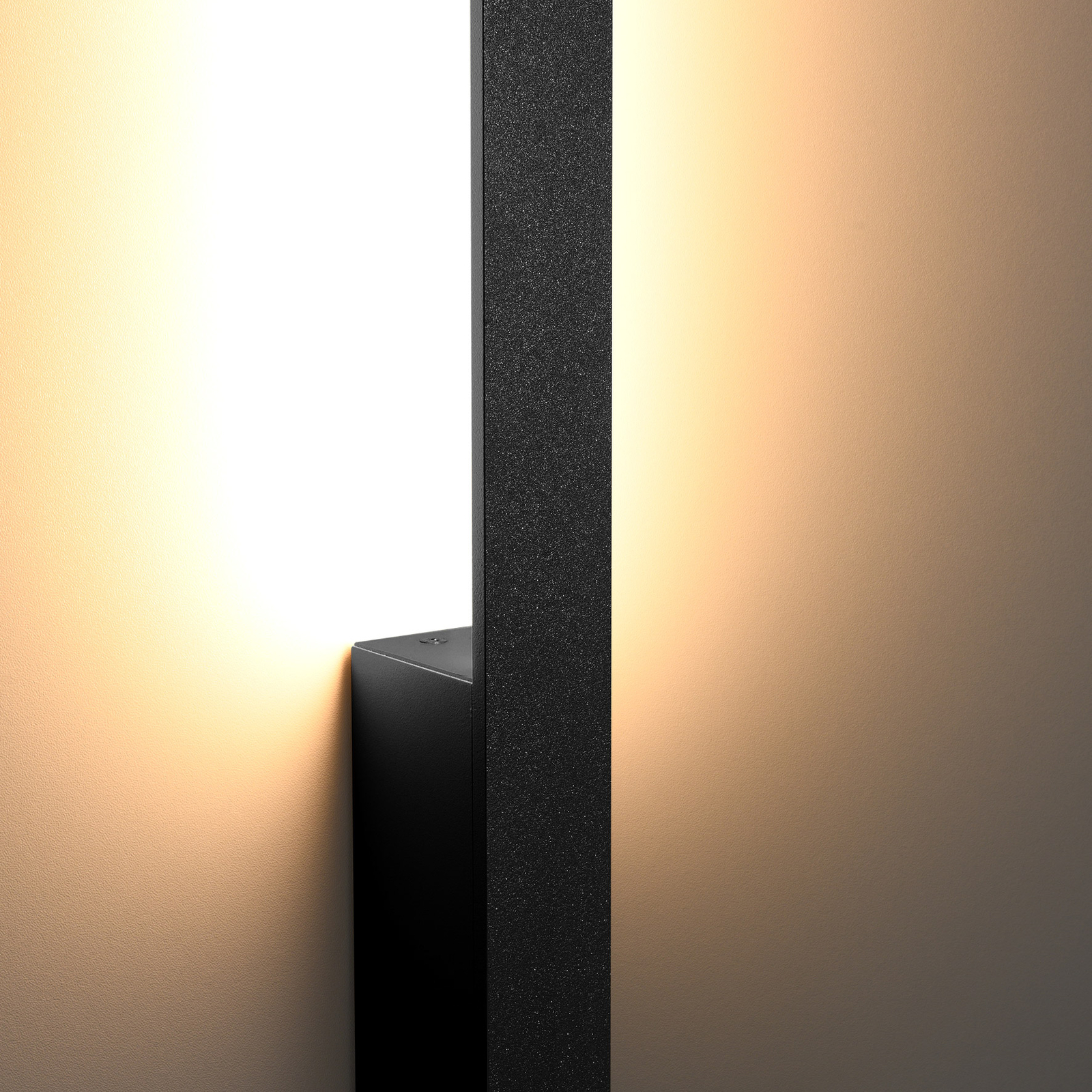 LED nástěnné světlo Lahti M, Ra90, 3 000 K, černá