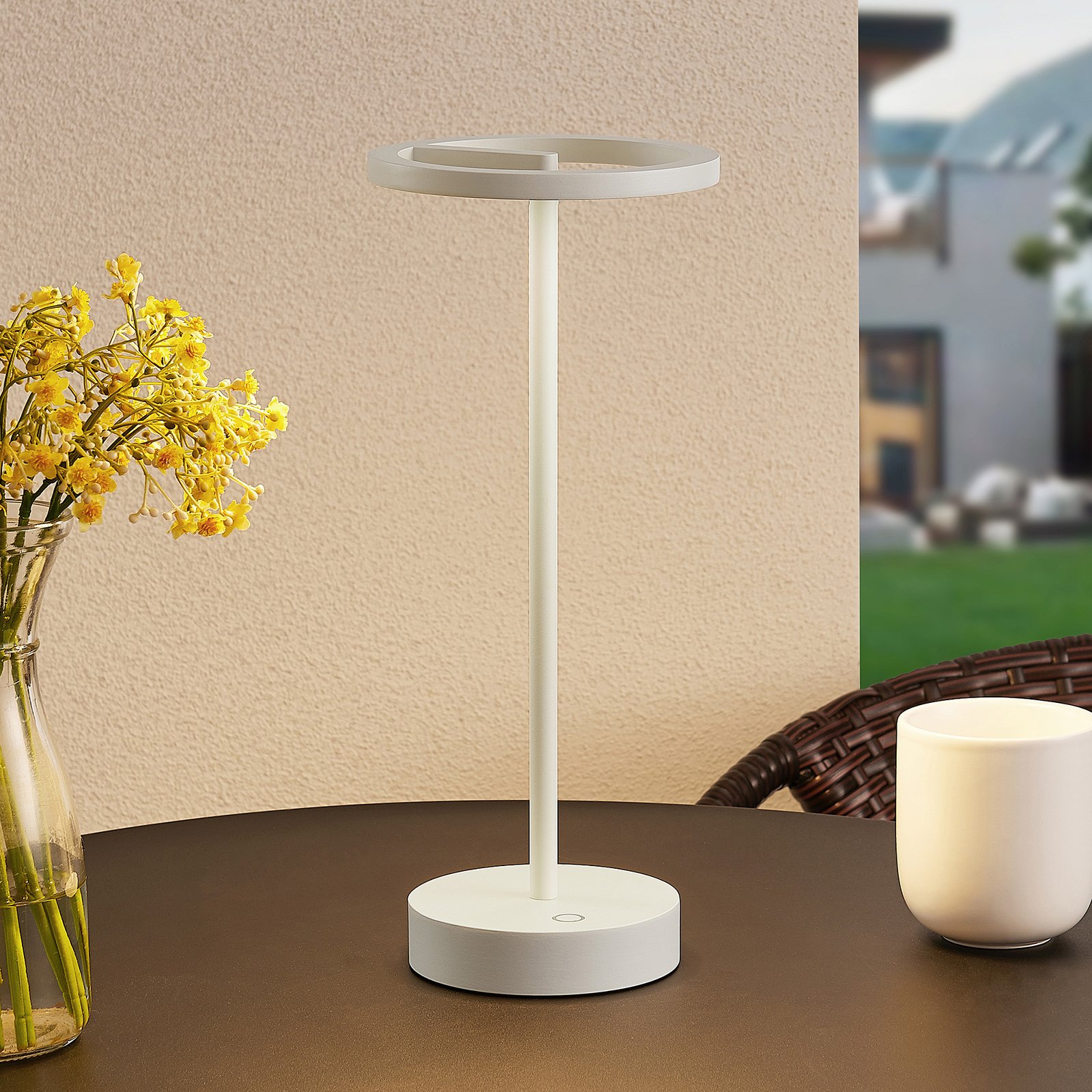 Lucande Halona lampada LED da tavolo, USB, bianco