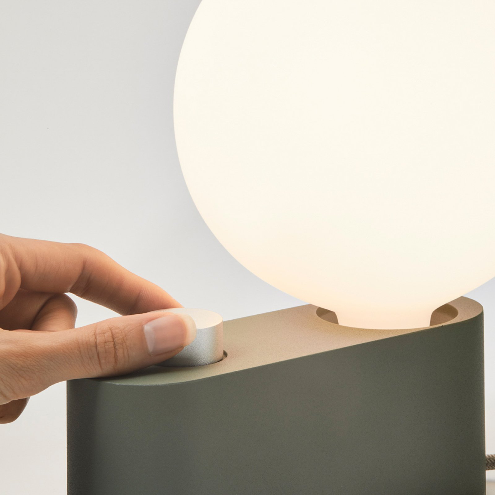 Alumina Lampadaire Sage w/Sphere IV - Tala