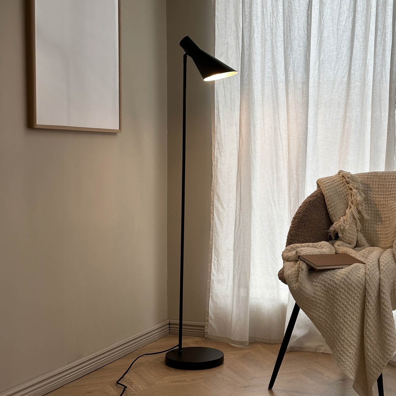 Dyberg Larsen lampadaire DL12, noir, hauteur 139 cm, métal