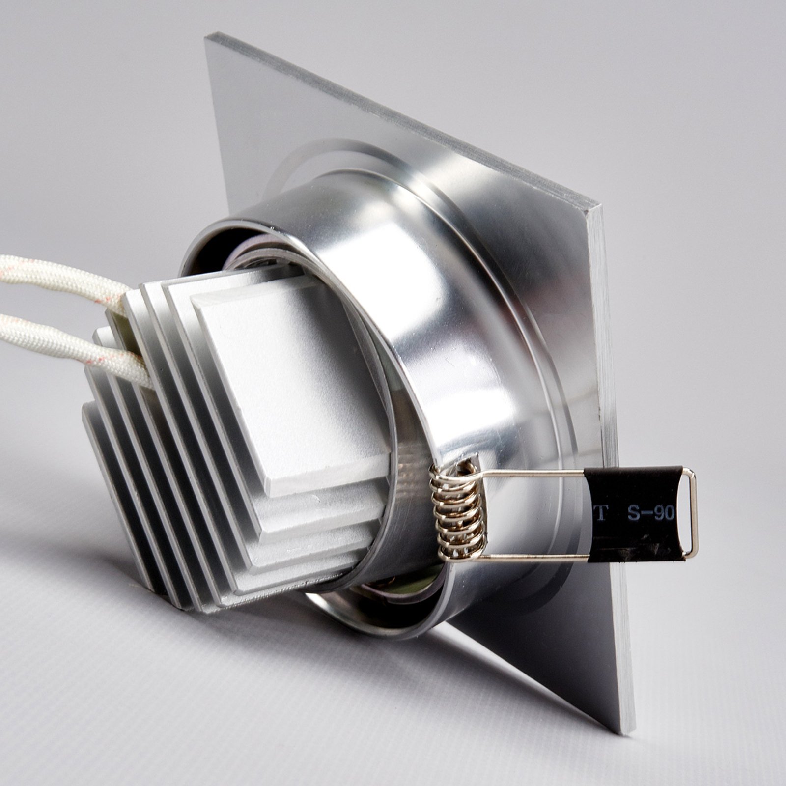 Lámpara empotrada LED Tjark, angular, aluminio