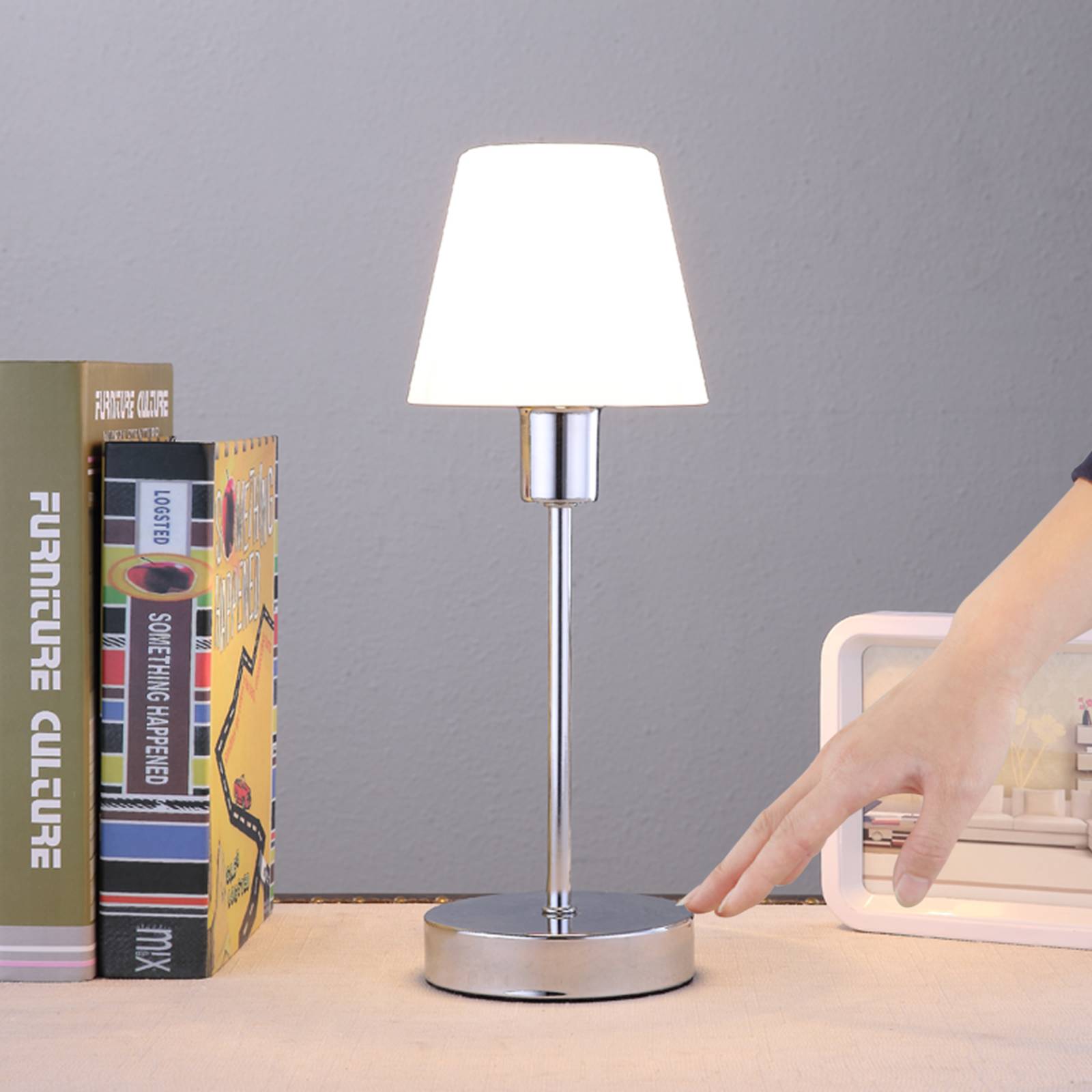Lindby Tafellamp Sascha met glazen kap - Slaapkamer - Modern - wit / opaal - glas, metaal