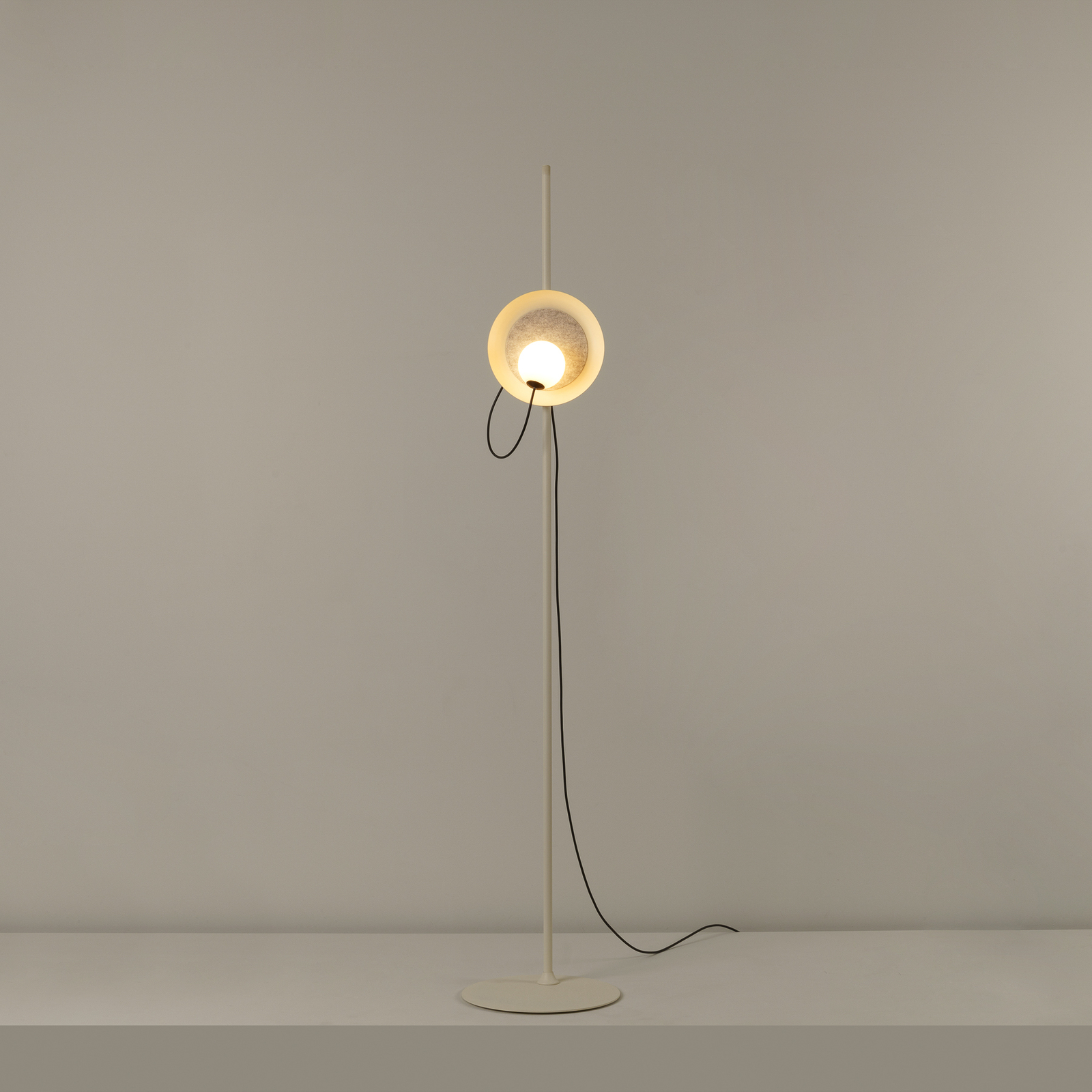 Lampa stojąca Milan Wire Ø 24 cm w kolorze norek