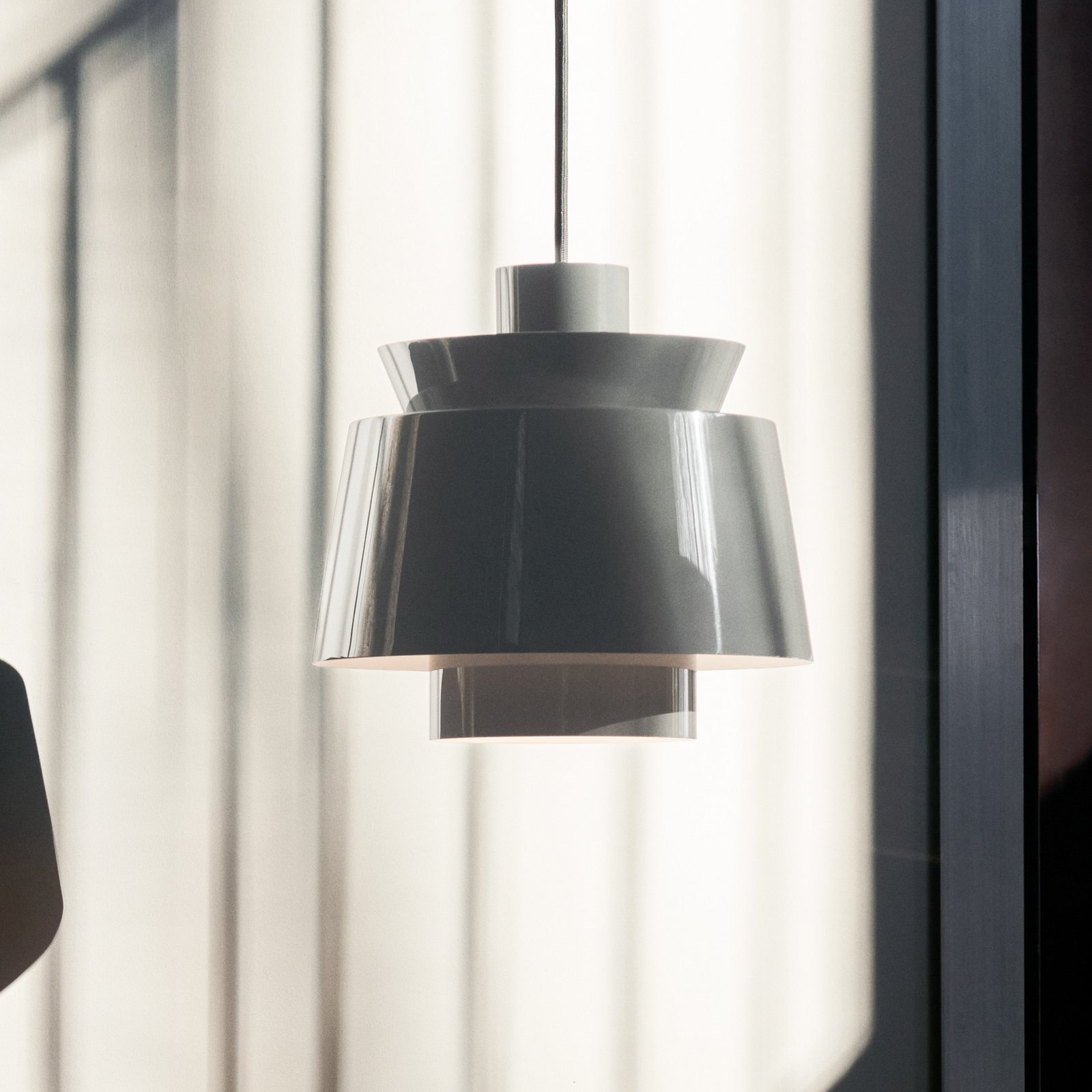 Suspension Utzon JU1, Ø 22 cm, gris pierre - &TRADITION Suspension Utzon JU1, Ø 22 cm, gris pierre - &TRADITION