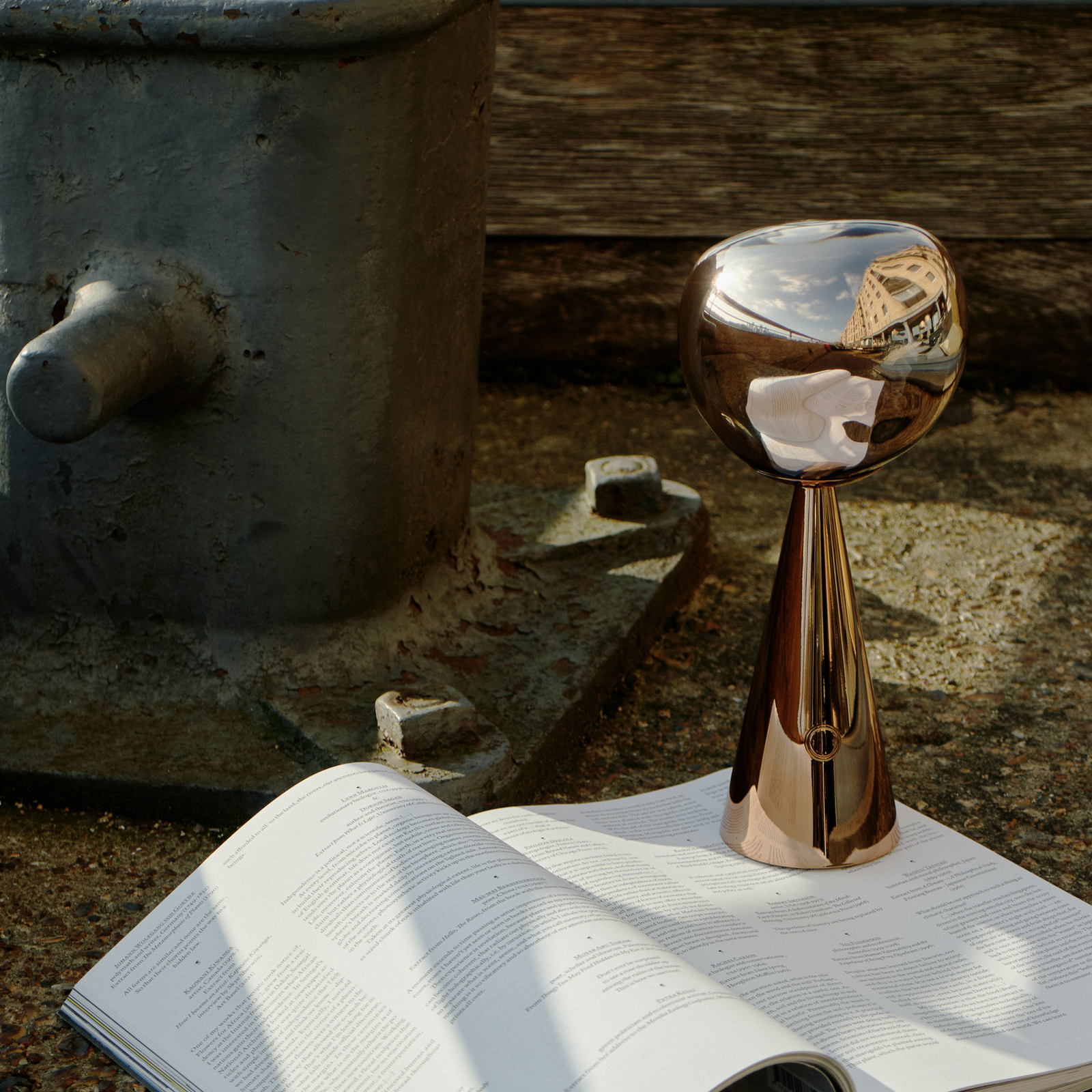 Melt LED rechargeable table lamp, bronze, height 29 cm - Tom Dixon Melt LED rechargeable table lamp, bronze, height 29 cm - Tom Dixon