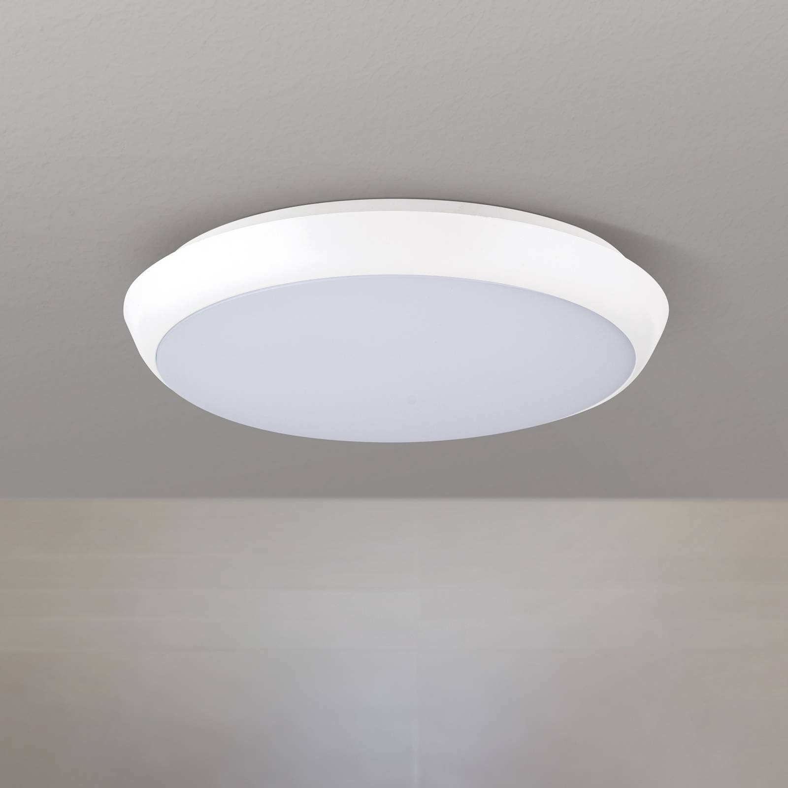 Lampa sufitowa LED Maggy, Ø 25 cm, biała, CCT, IP65, pierścienie dekoracyjne