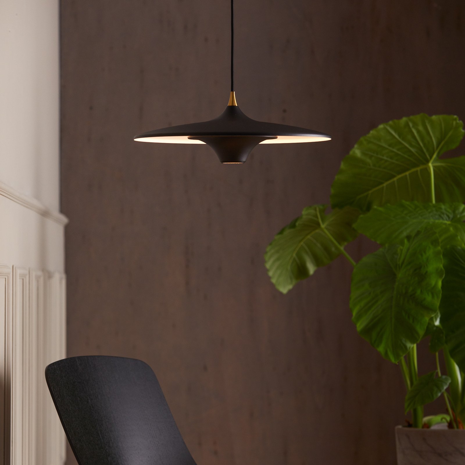 LOOM DESIGN Lámpara colgante LED Moja, Ø 42 cm, negro