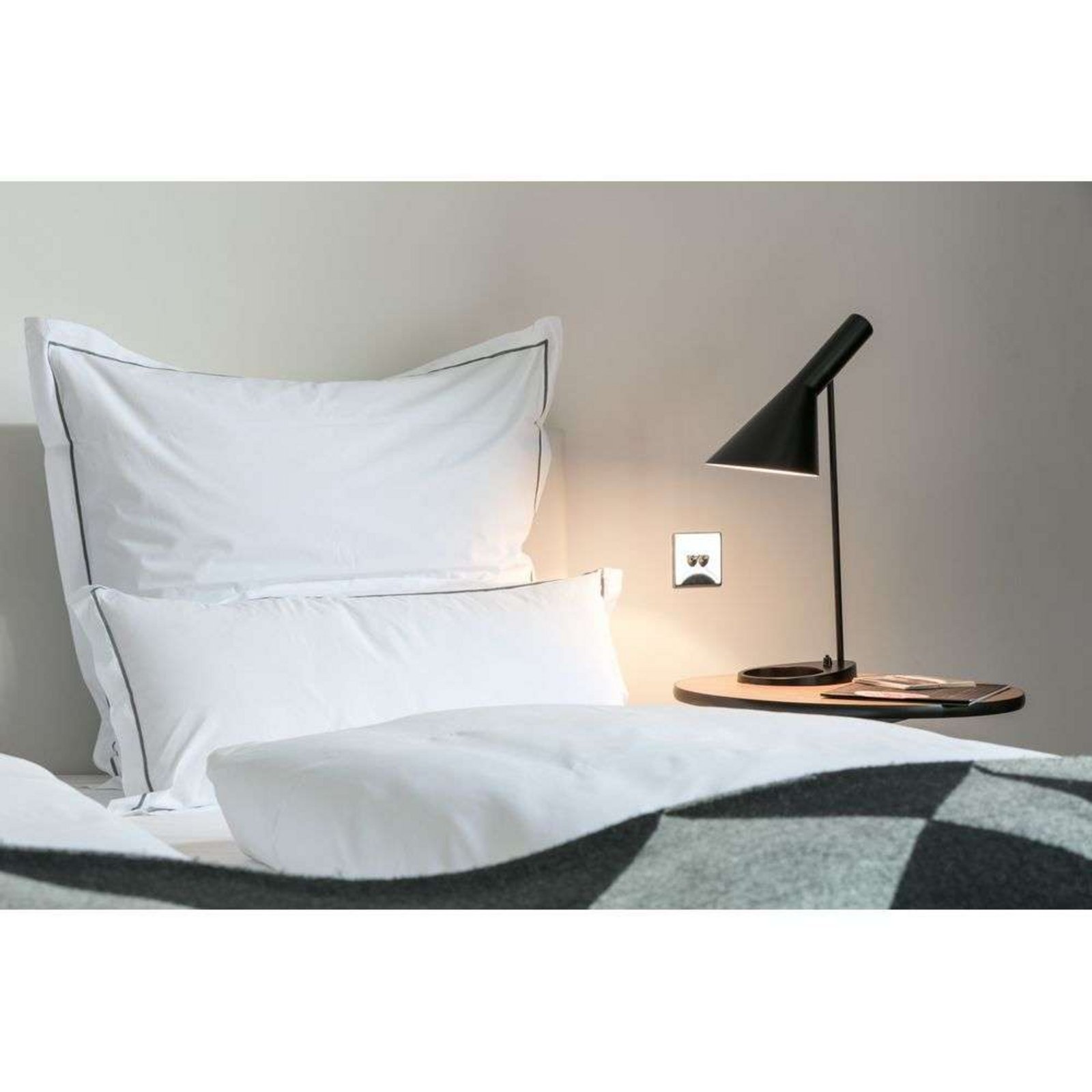 Louis Poulsen AJ - Designer table lamp, black