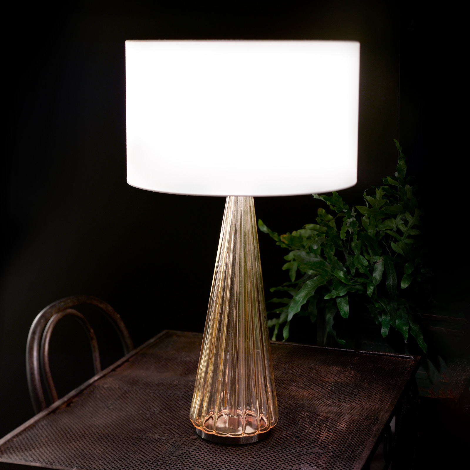 Costa Rica table lamp, white lampshade, amber base