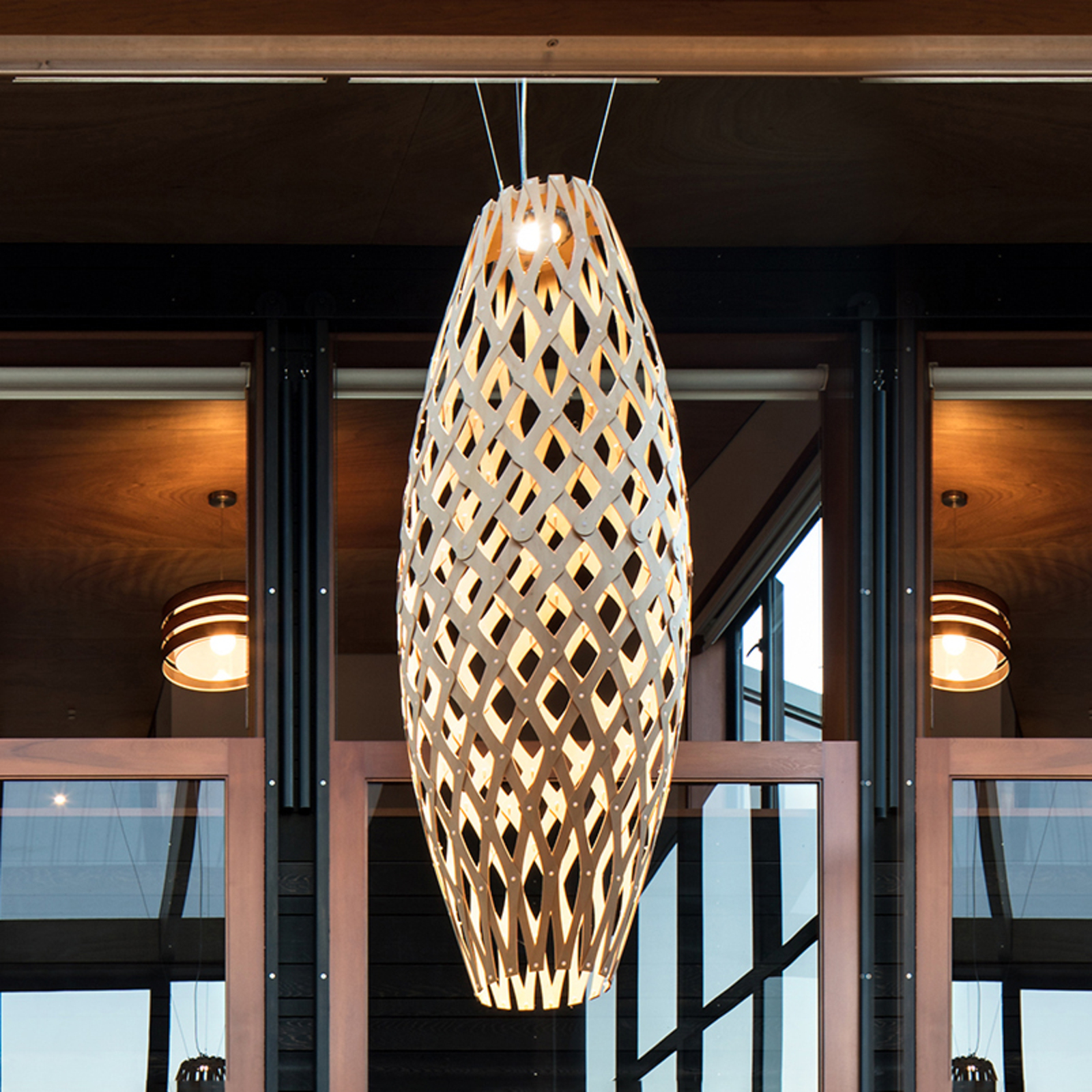 david trubridge Hinaki závesná lampa 50cm prírodná