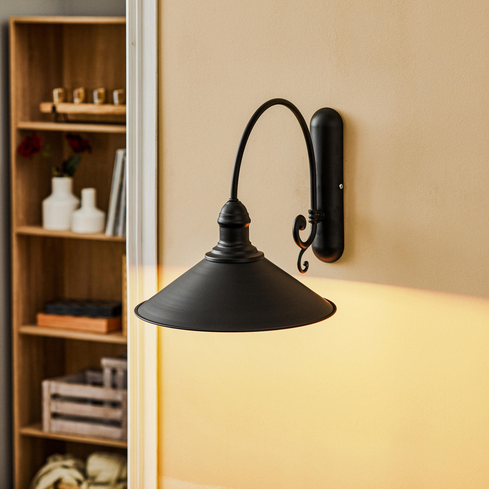 Vägglampa Elmo, svartlackerad