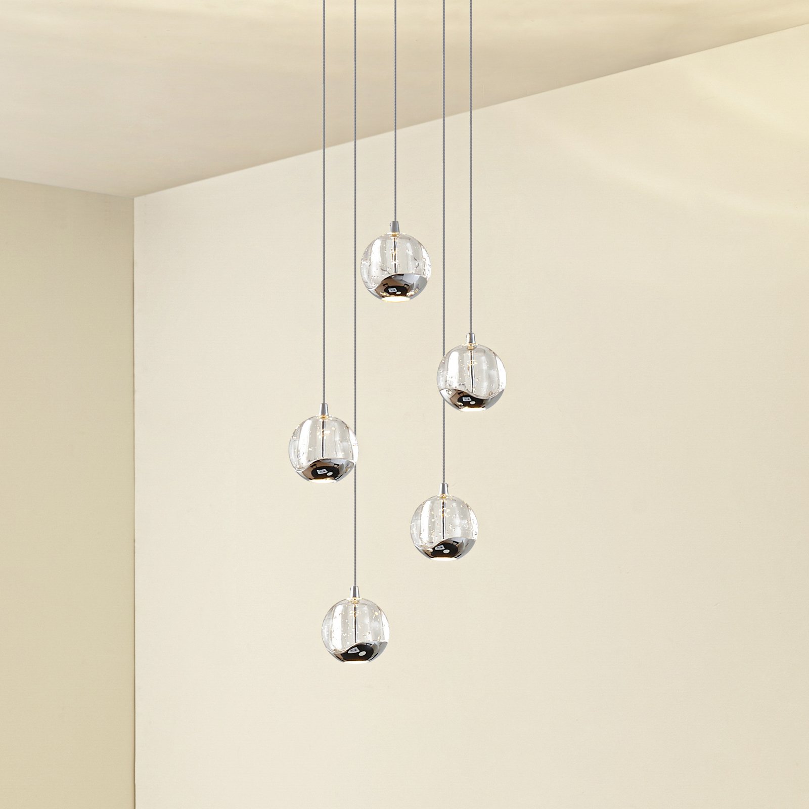 Lucande LED висяща лампа Hayley, Ø 30 cm, 5 светлини, хром, стъкло Lucande LED висяща лампа Hayley, Ø 30 cm, 5 светлини, хром, стъкло