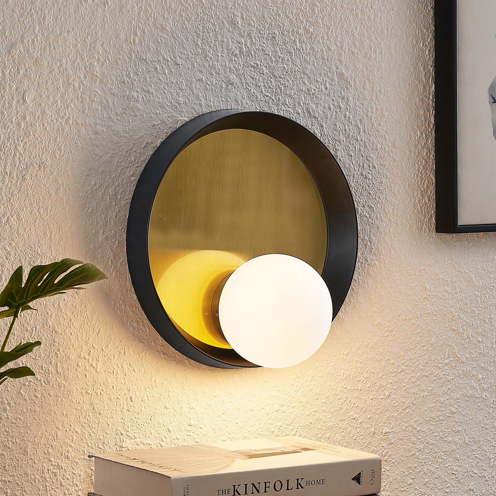 Lucande Andelina wall light, round, brass