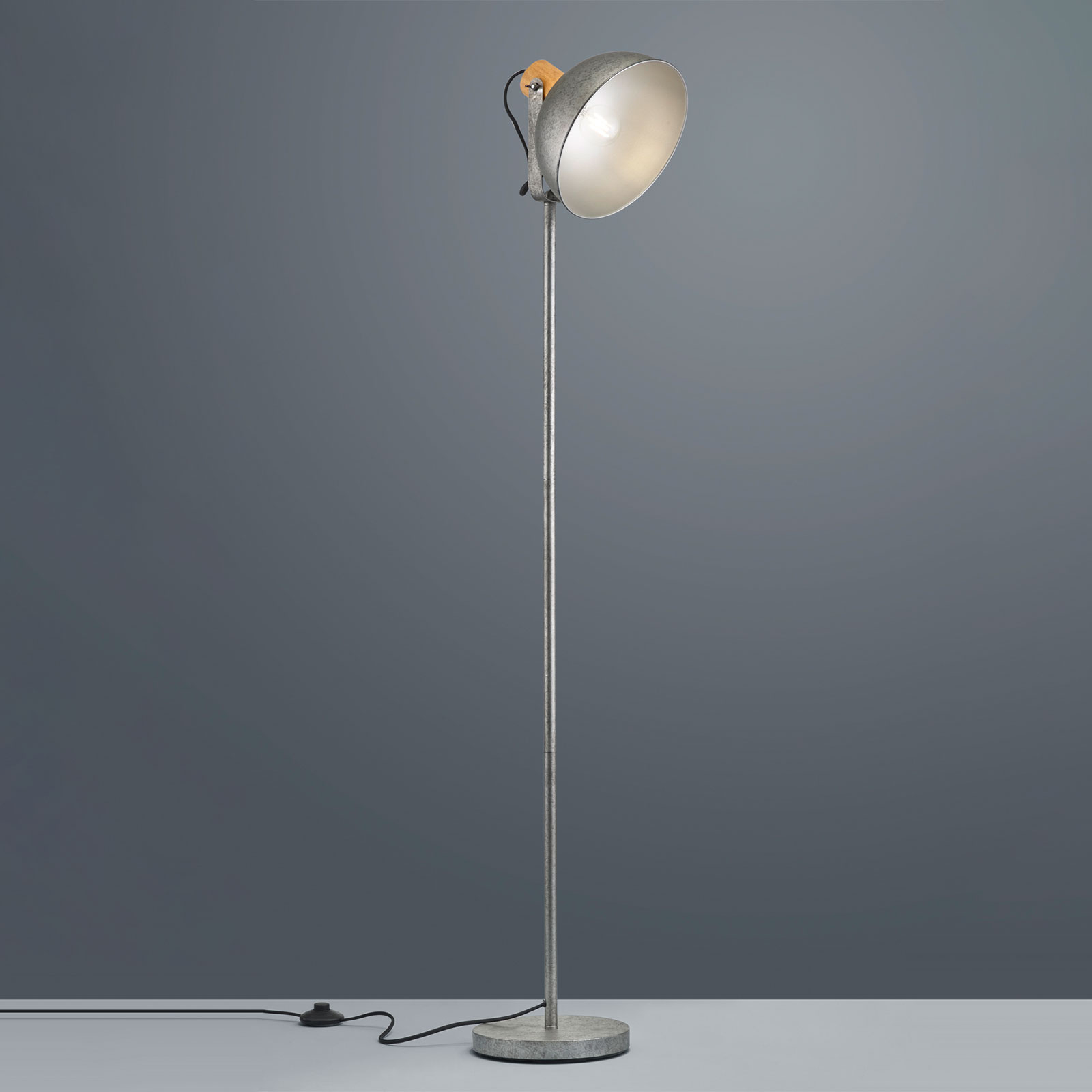 Delhi floor lamp with a metal frame