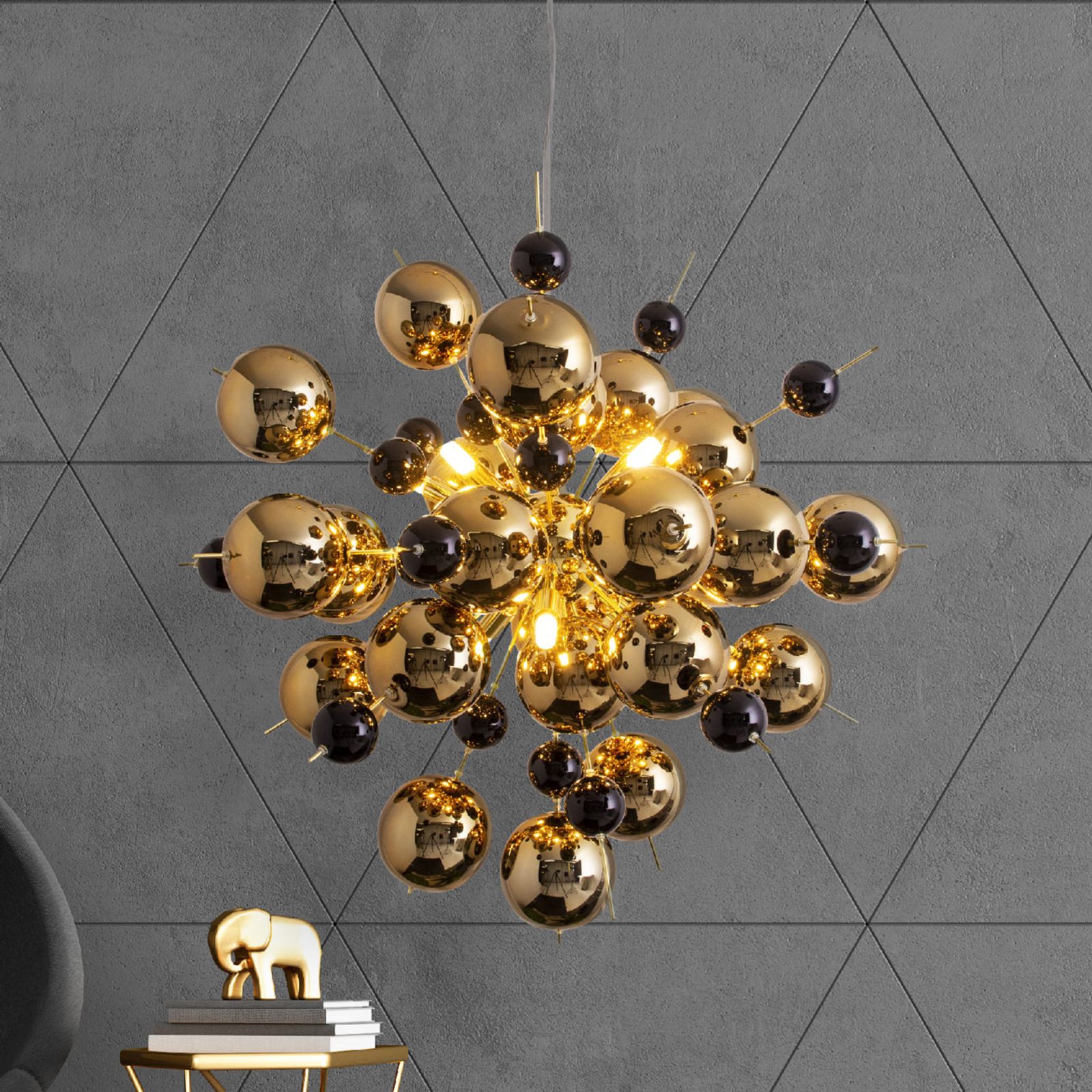 Hanglamp explosie met gouden bollen