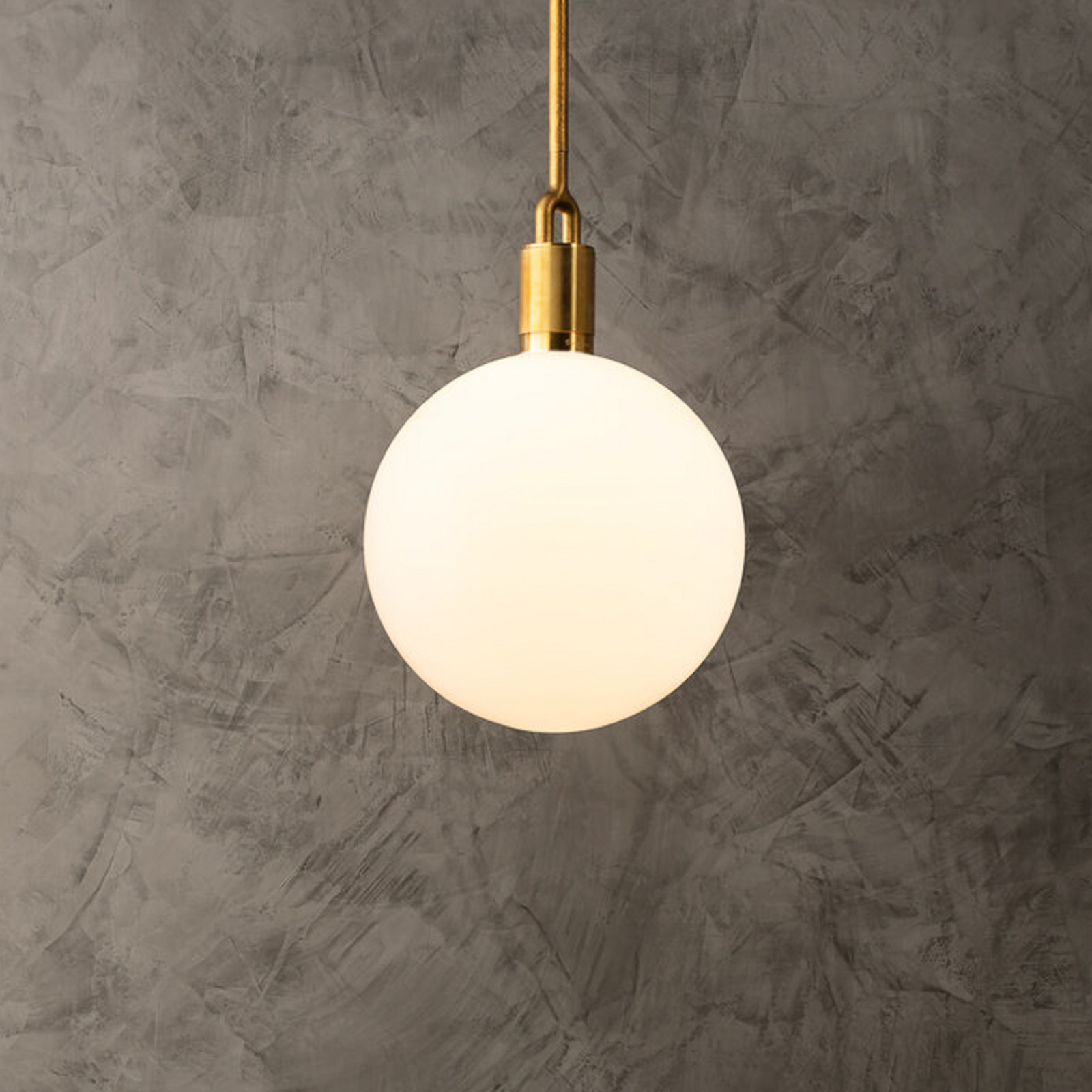 Buster + Punch Pendulum cu furculiță Ø 29 cm alamă/opal - Camera de zi / sufragerie - alamă alb - Metal