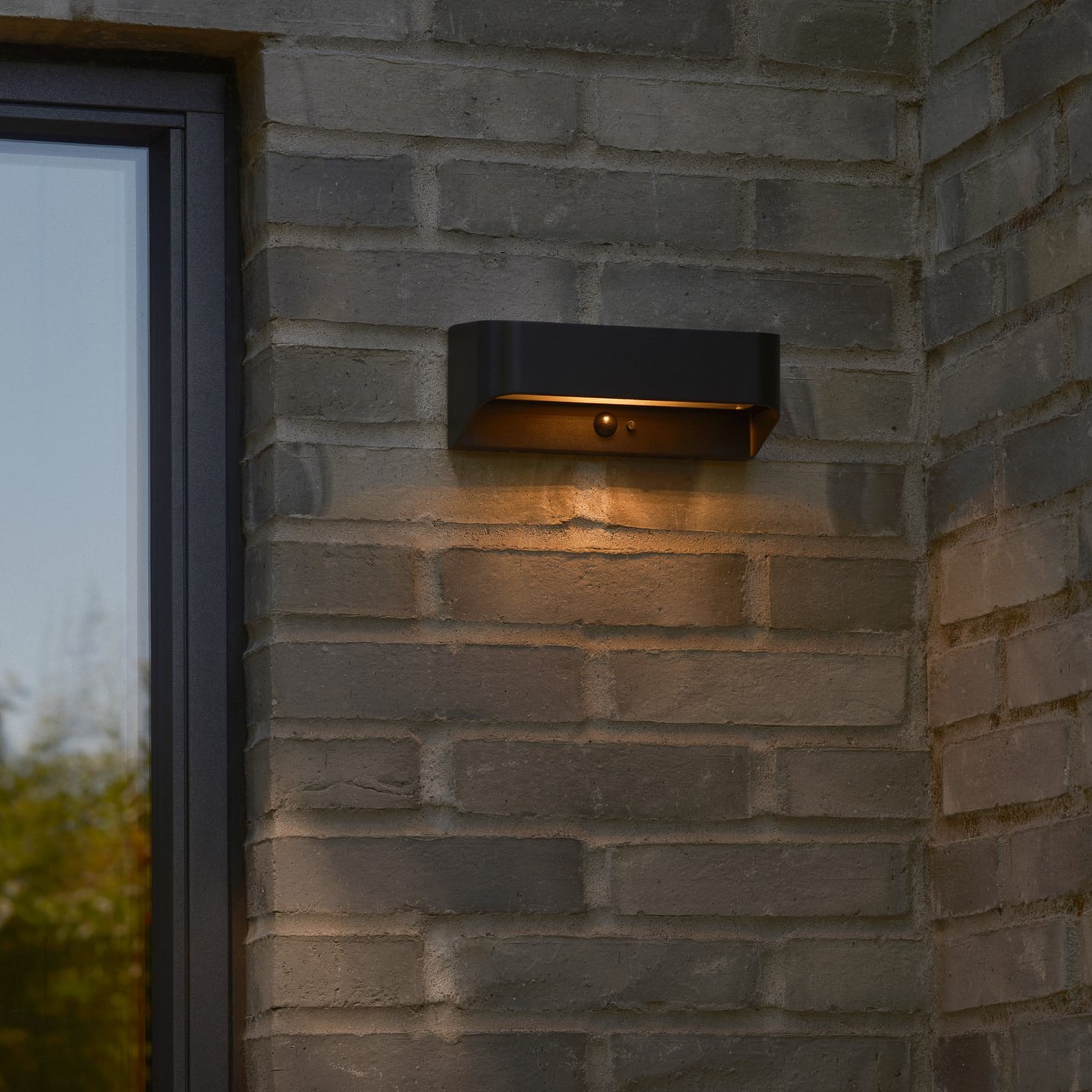 LED solární venkovní nástěnné svítidlo Marcellio, černá, se senzorem, IP54