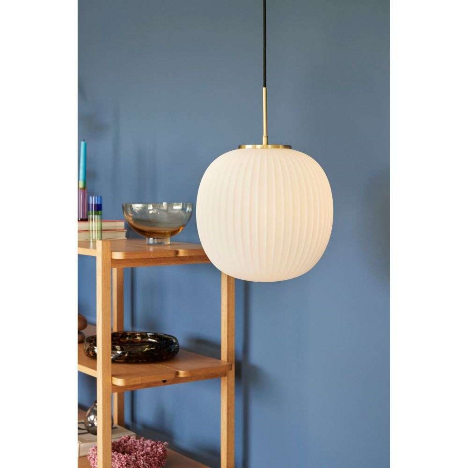 Serene Taklampa Ø32 Opal/Brass - Hübsch