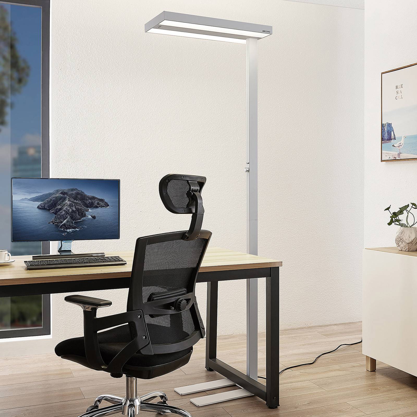 Arcchio Stojací lampa Arcchio LED Logan Pro, bílá, senzor, stmívatelná