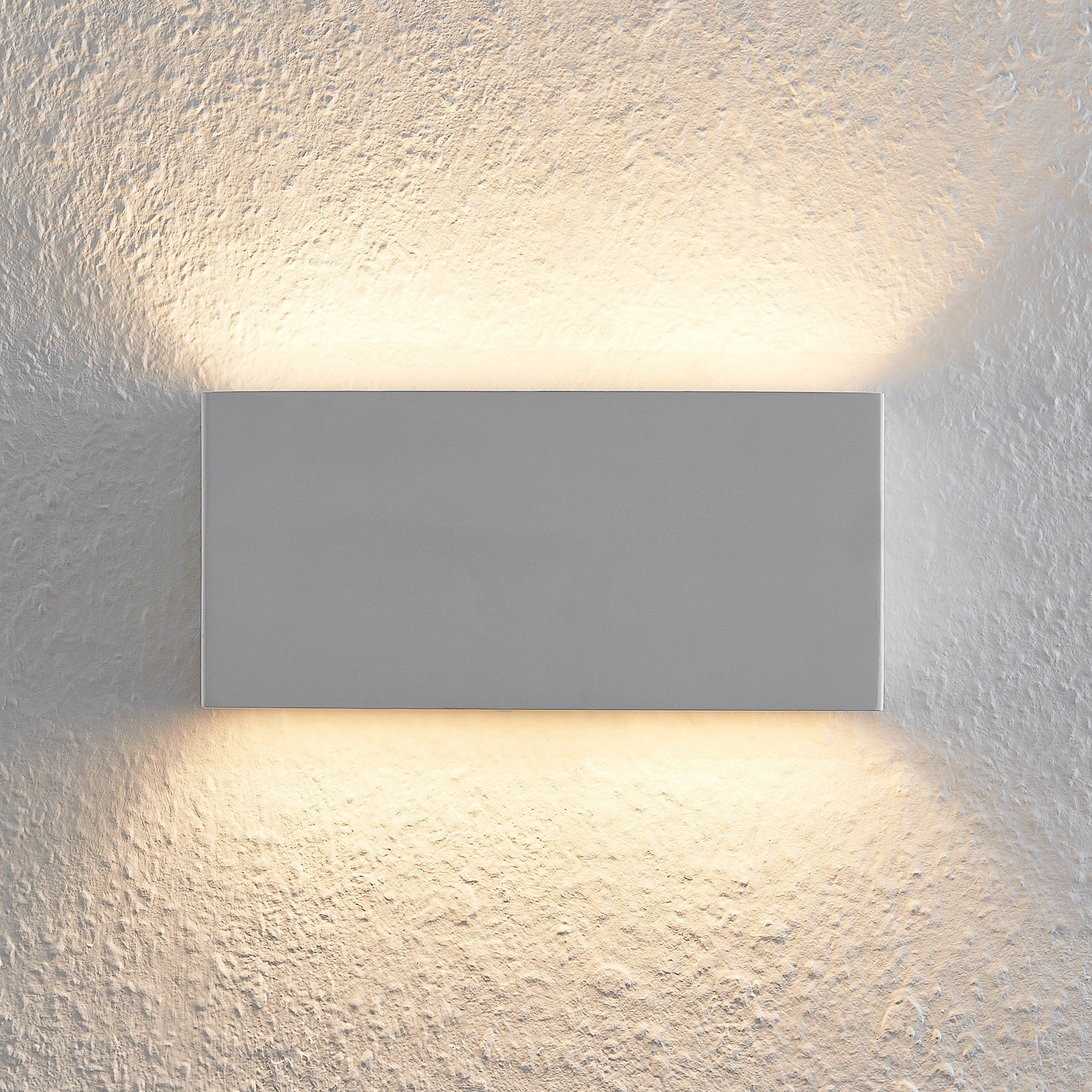 Lindby Mavora wall light, plaster, angular