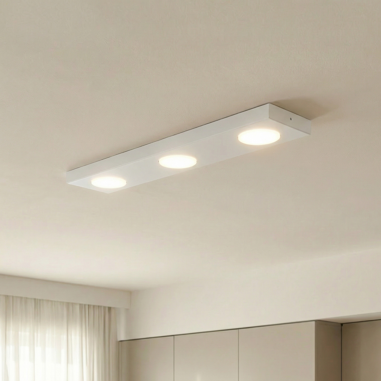 SIGMA Plafonieră Hero albă 55 x 12 cm 3 becuri metal GX53 - Hol - Modern