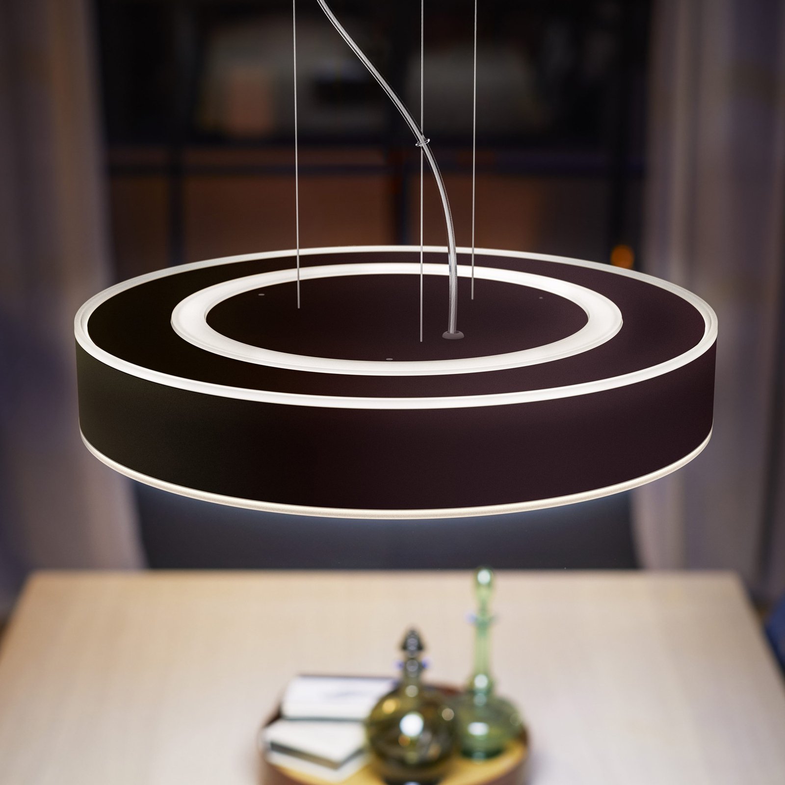 Philips Hue Enrave -LED-riippuvalaisin musta