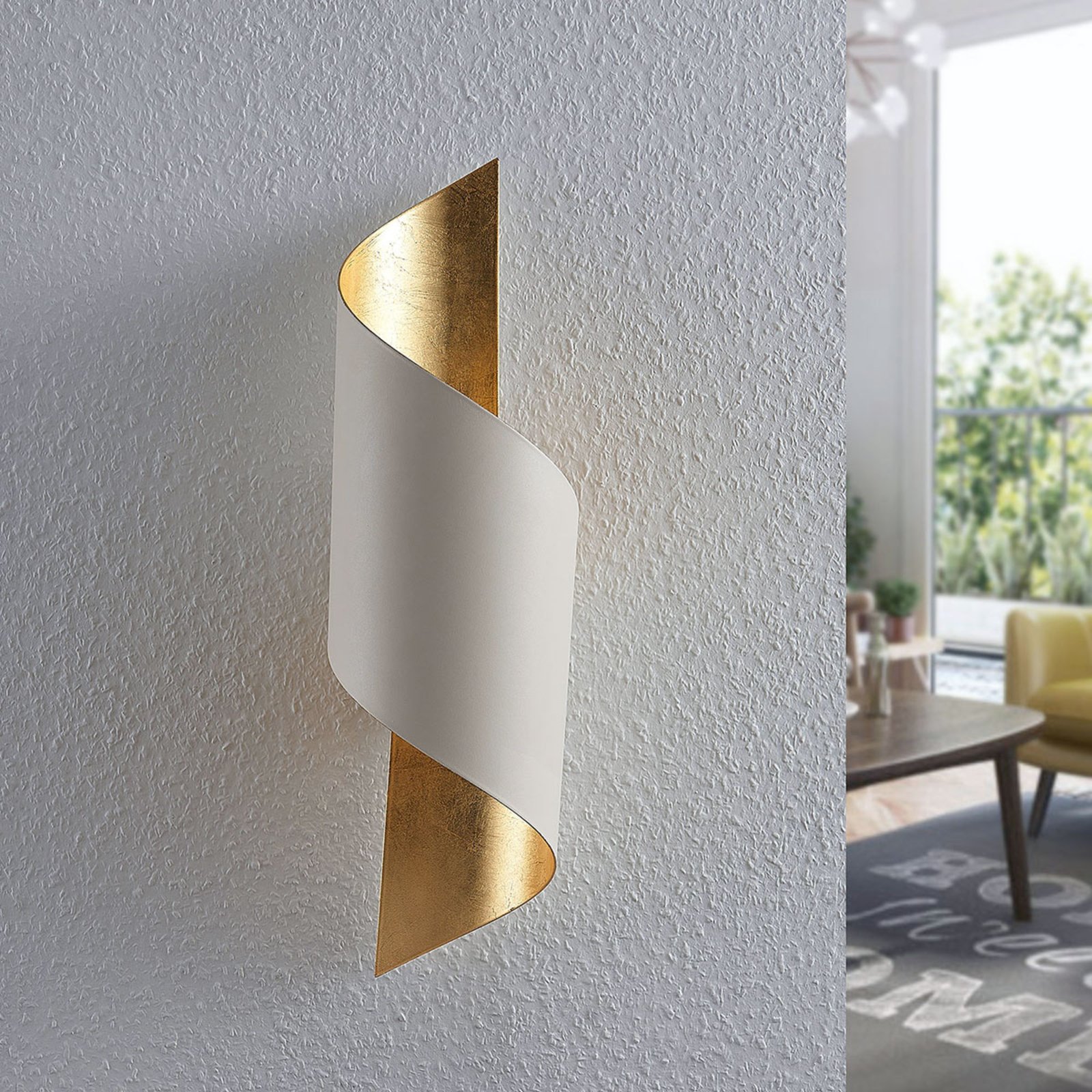 Vanni metal wall light, twisted, white and gold