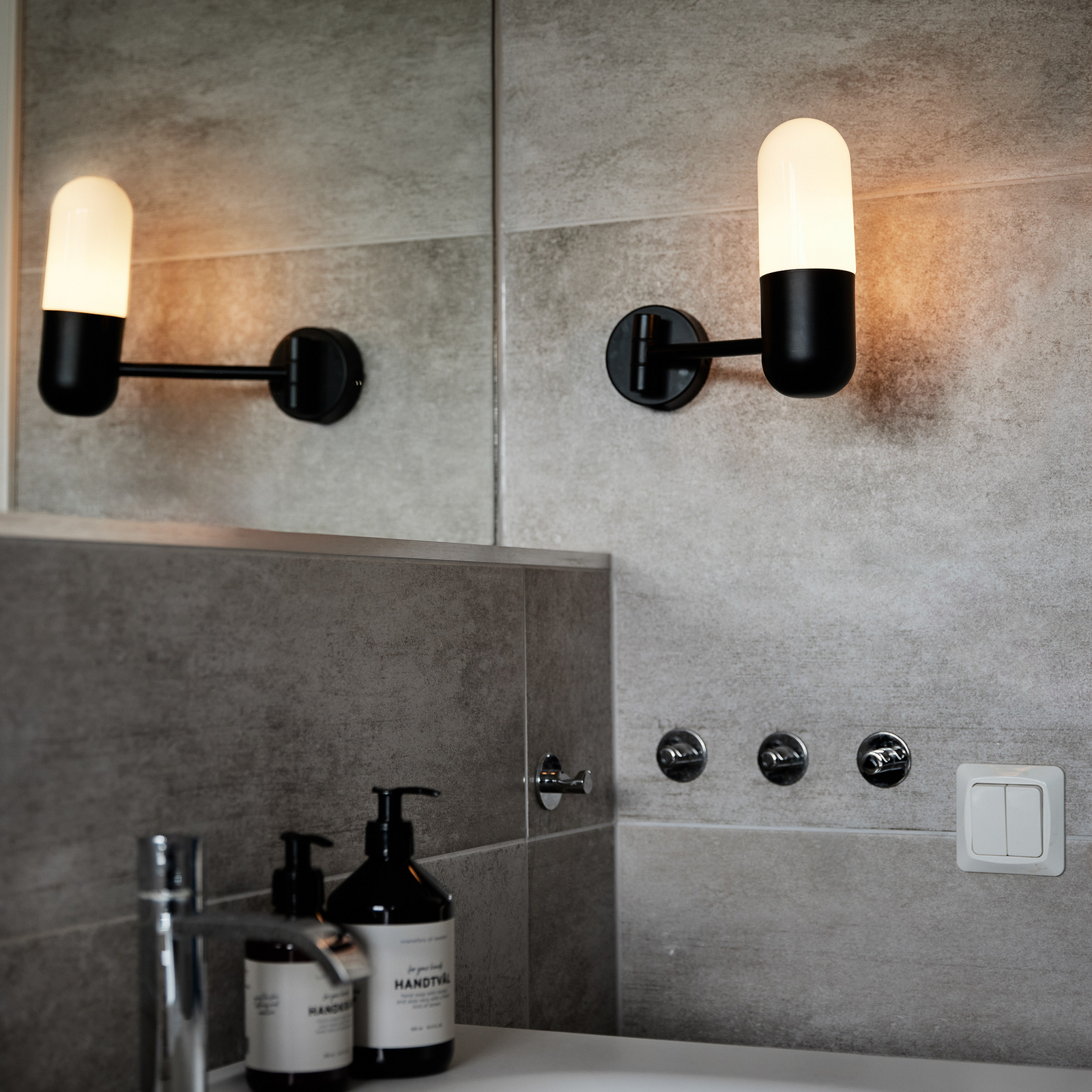 PR Home Applique Murale Pour Salle De Bain Zeta Noire IP44 PR Home Applique Murale Pour Salle De Bain Zeta Noire IP44