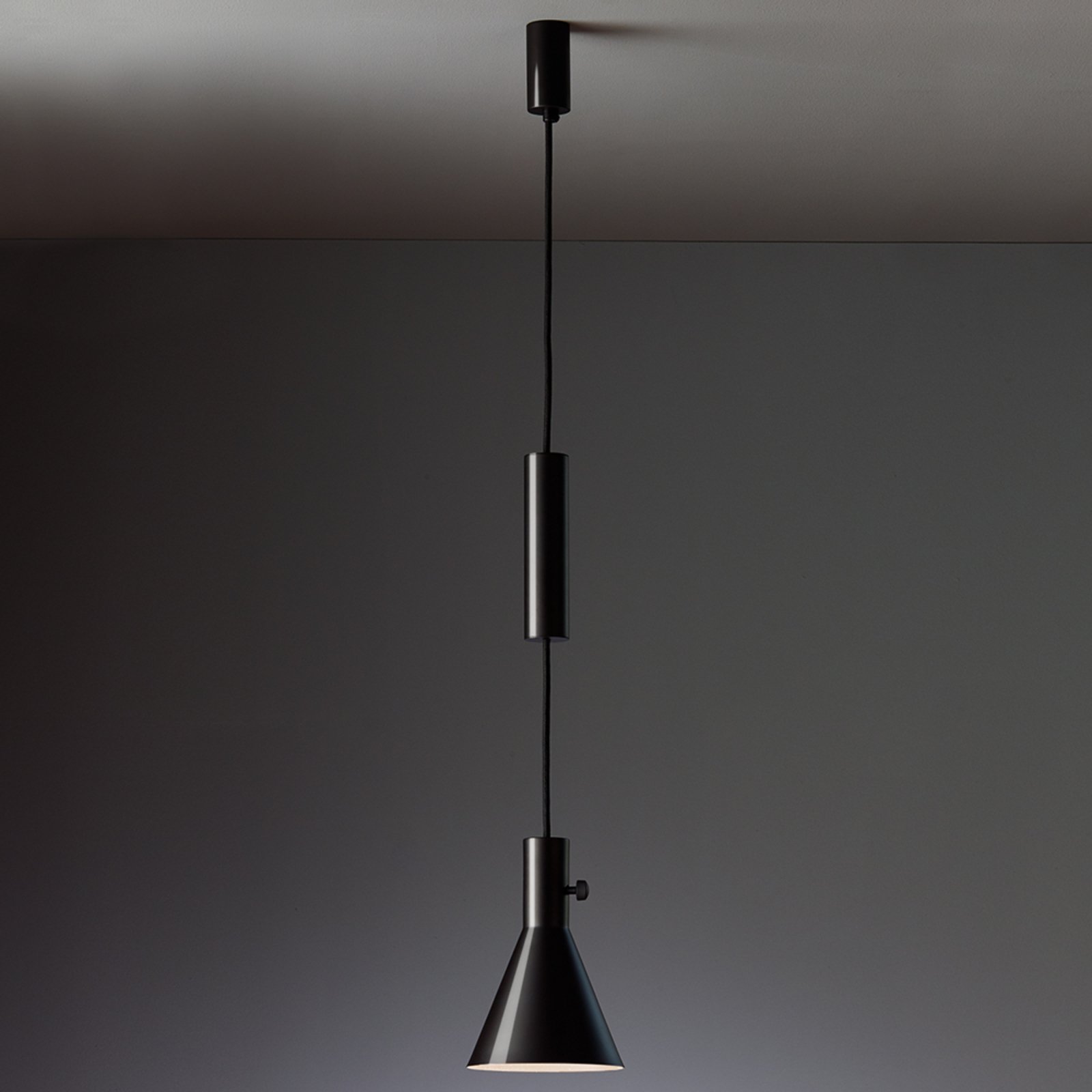 Eleu – lśniąca czarna lampa wisząca LED
