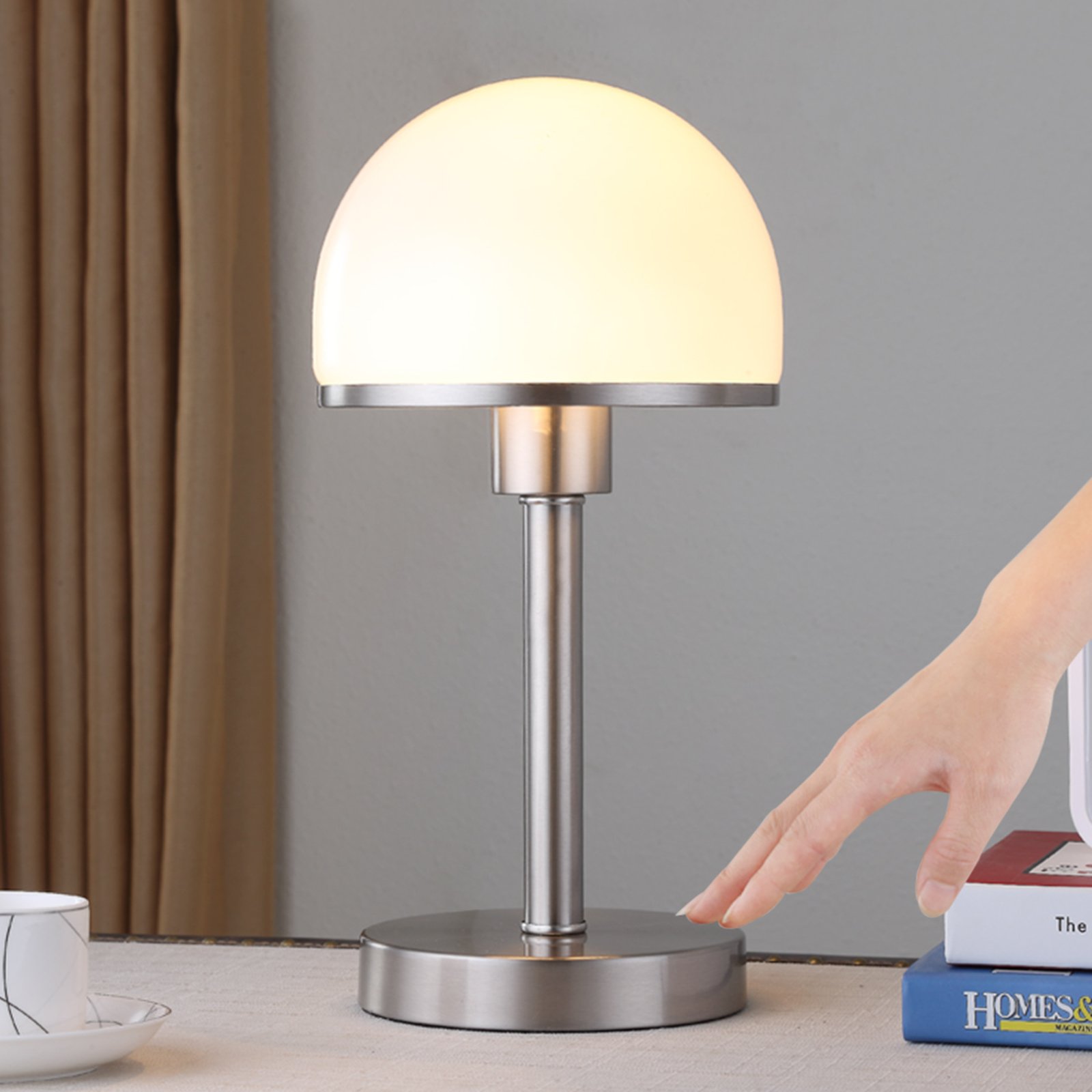 Elegante lámpara de mesa Jolie pantalla de vidrio