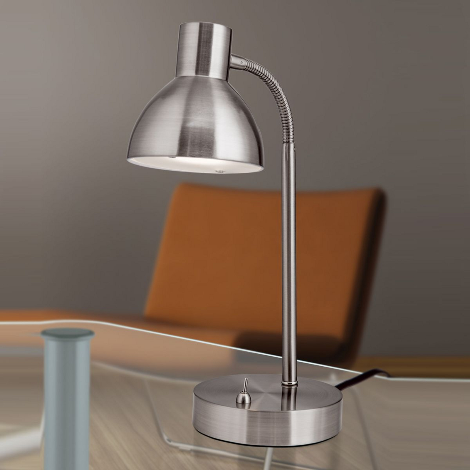 Matnikkelkleurige LED-bureaulamp Isra