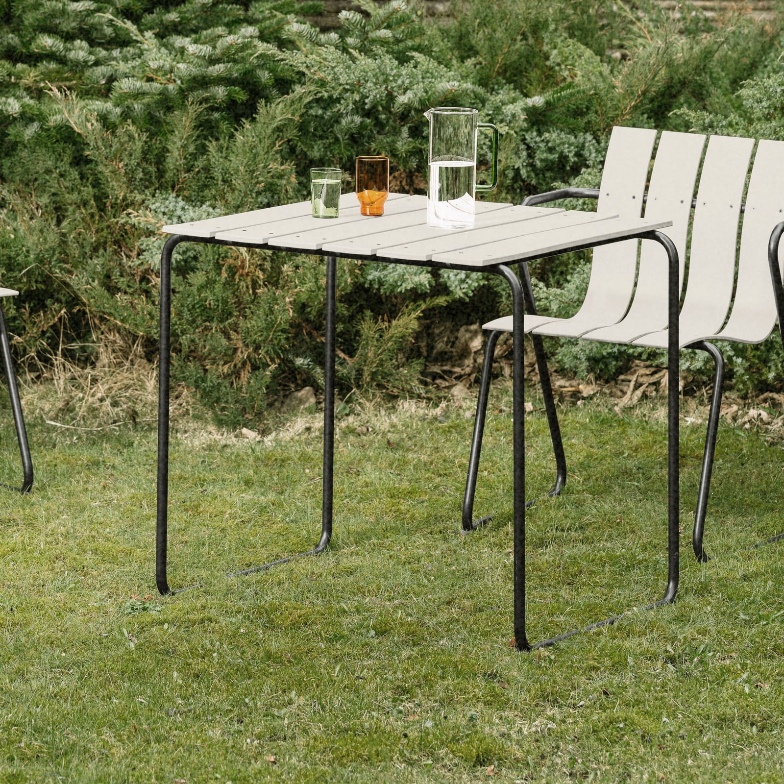 Table OCEAN, couleur sable, plastique, 70 cm x 70 cm - Mater Table OCEAN, couleur sable, plastique, 70 cm x 70 cm - Mater