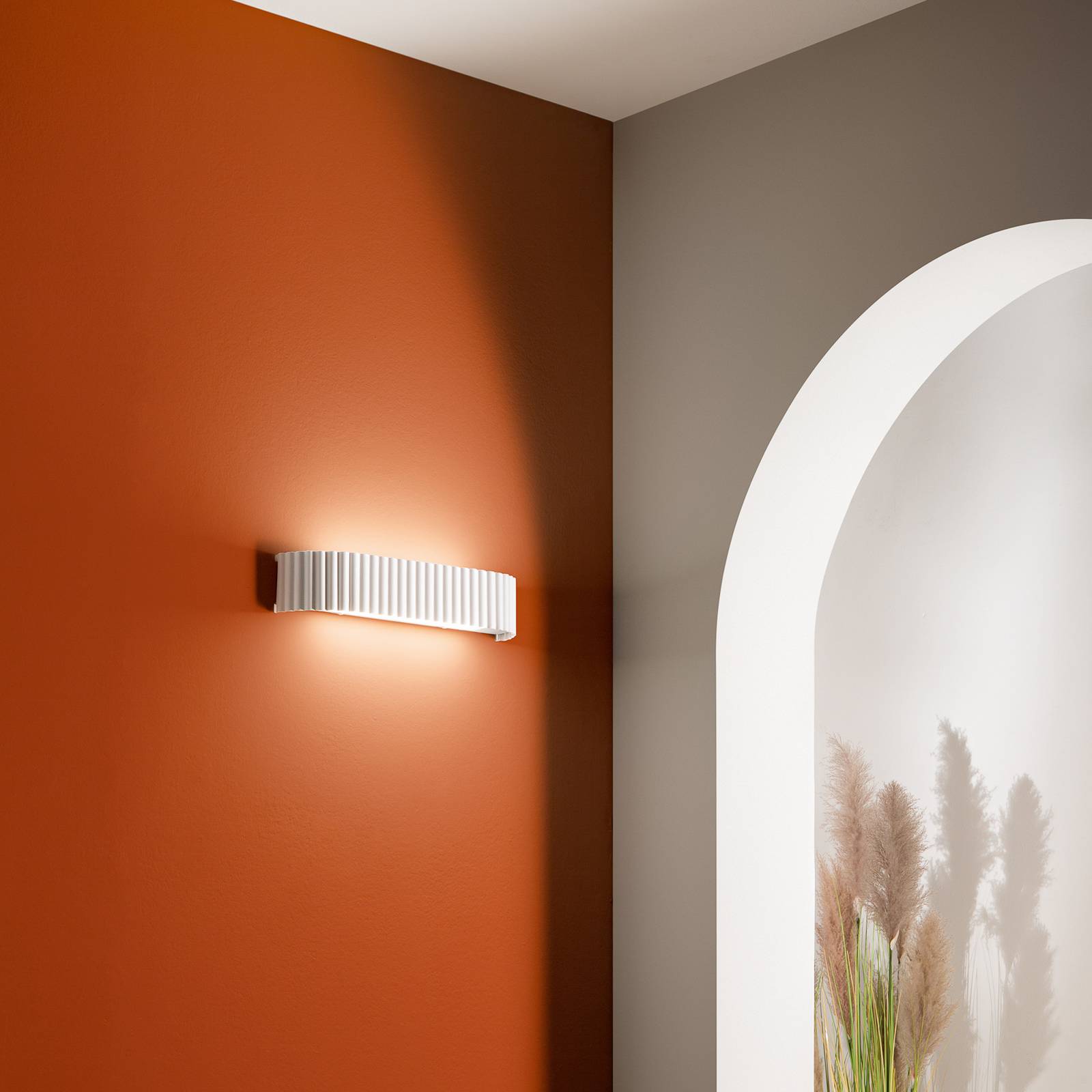 LED-Wandlampe Niike, weiß, Breite 40 cm, Metall, CCT günstig online kaufen