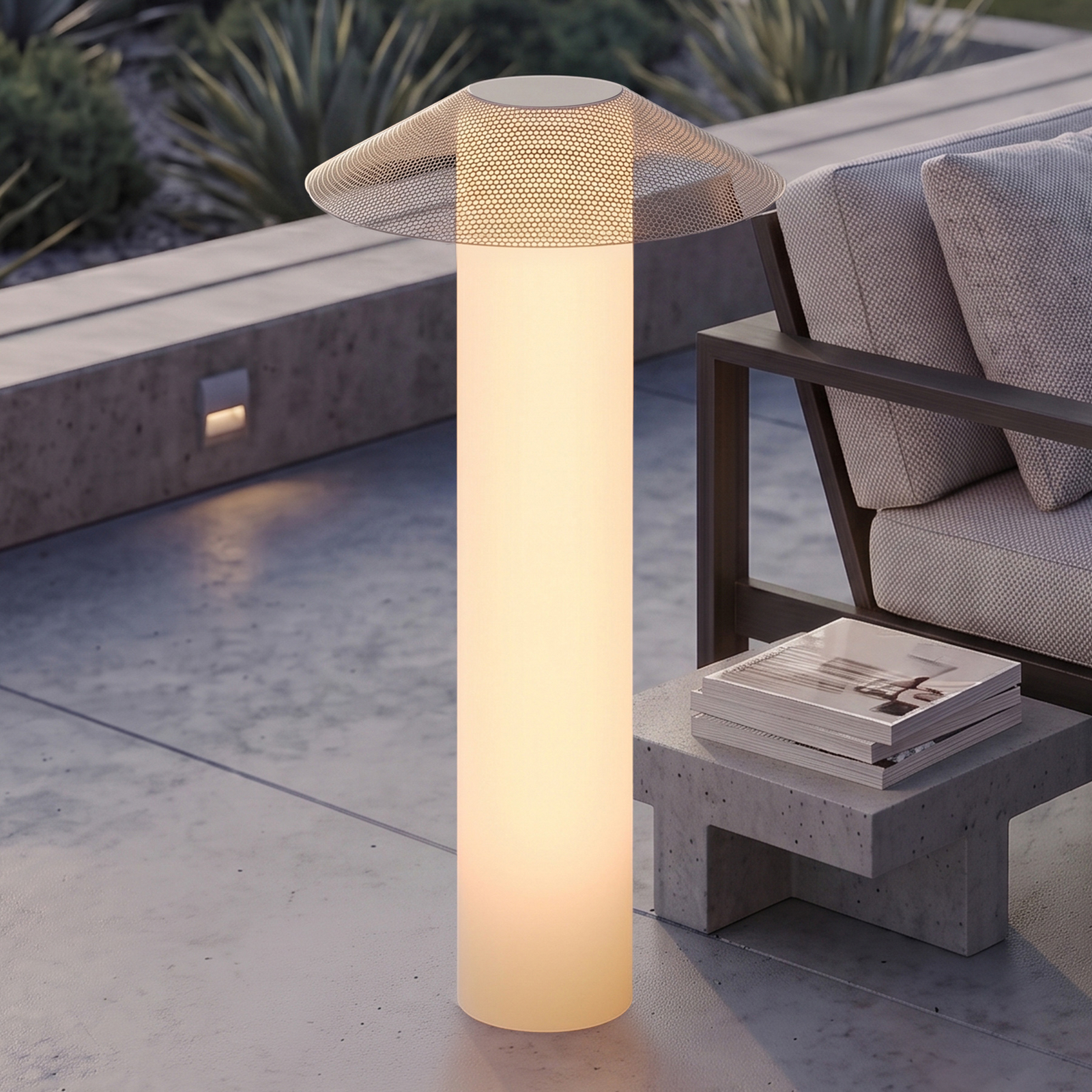 Lucande LED-Terrassenleuchte ZAMIRAS, 110 cm, silber, IP65