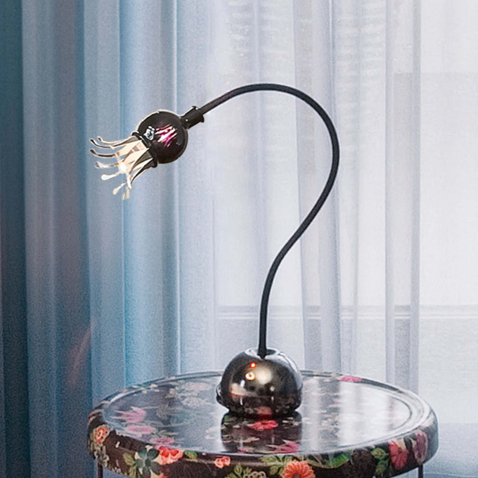 Wyginana lampa stołowa Poppy z efektem kwiatów