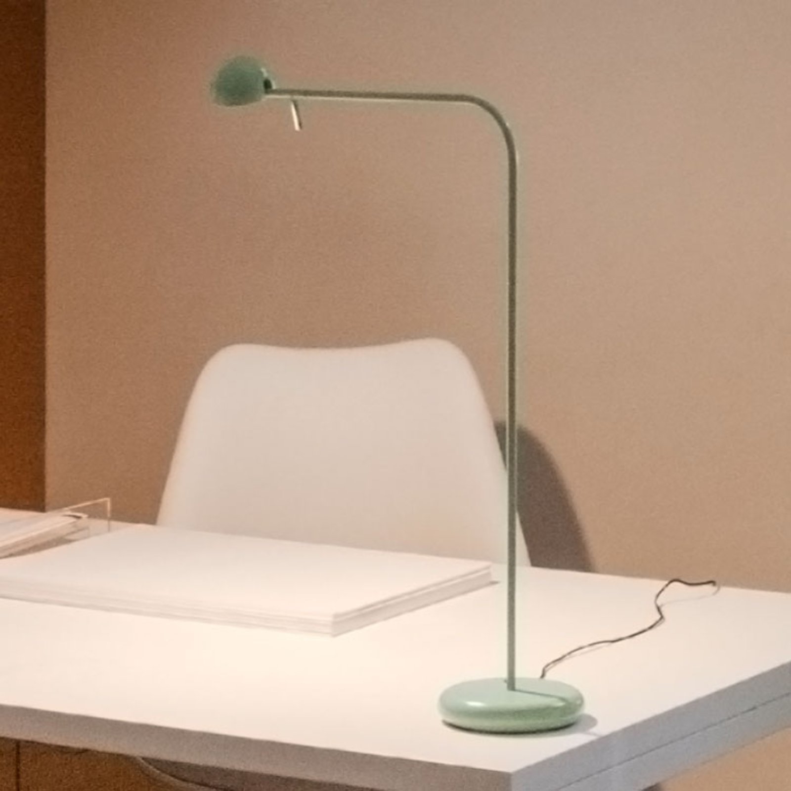 Vibia Pin 1655 LED-bordslampa, längd 40 cm, grön