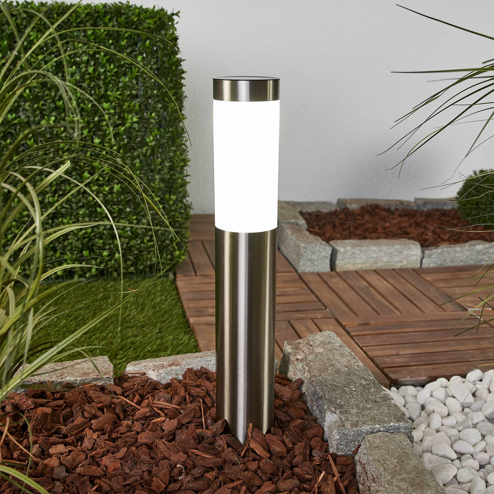 Lindby Aleeza LED napelemes lámpa földnyárs 2-es