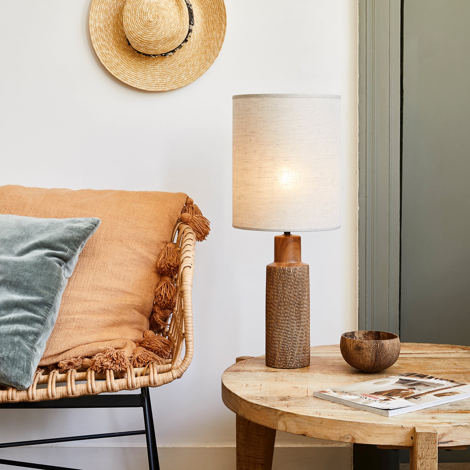 Bordlampe Santal, beige/brun, høyde 63 cm, lin/keramikk Bordlampe Santal, beige/brun, høyde 63 cm, lin/keramikk