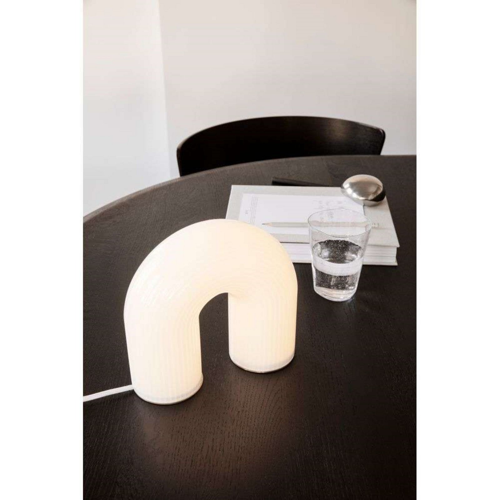 Vuelta Bordslampa White - Ferm Living