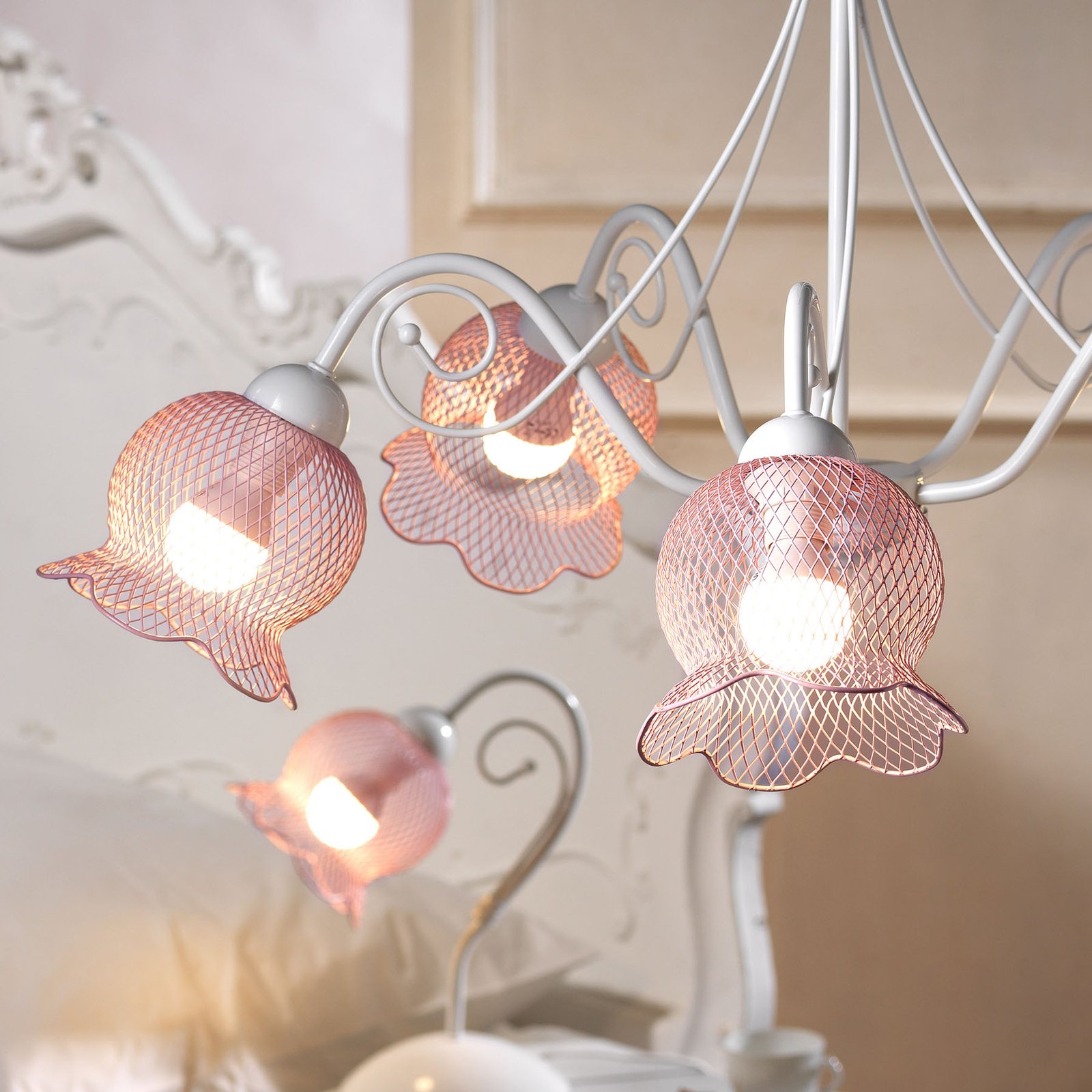 Hanglamp Mia met vijf net-kappen in roze