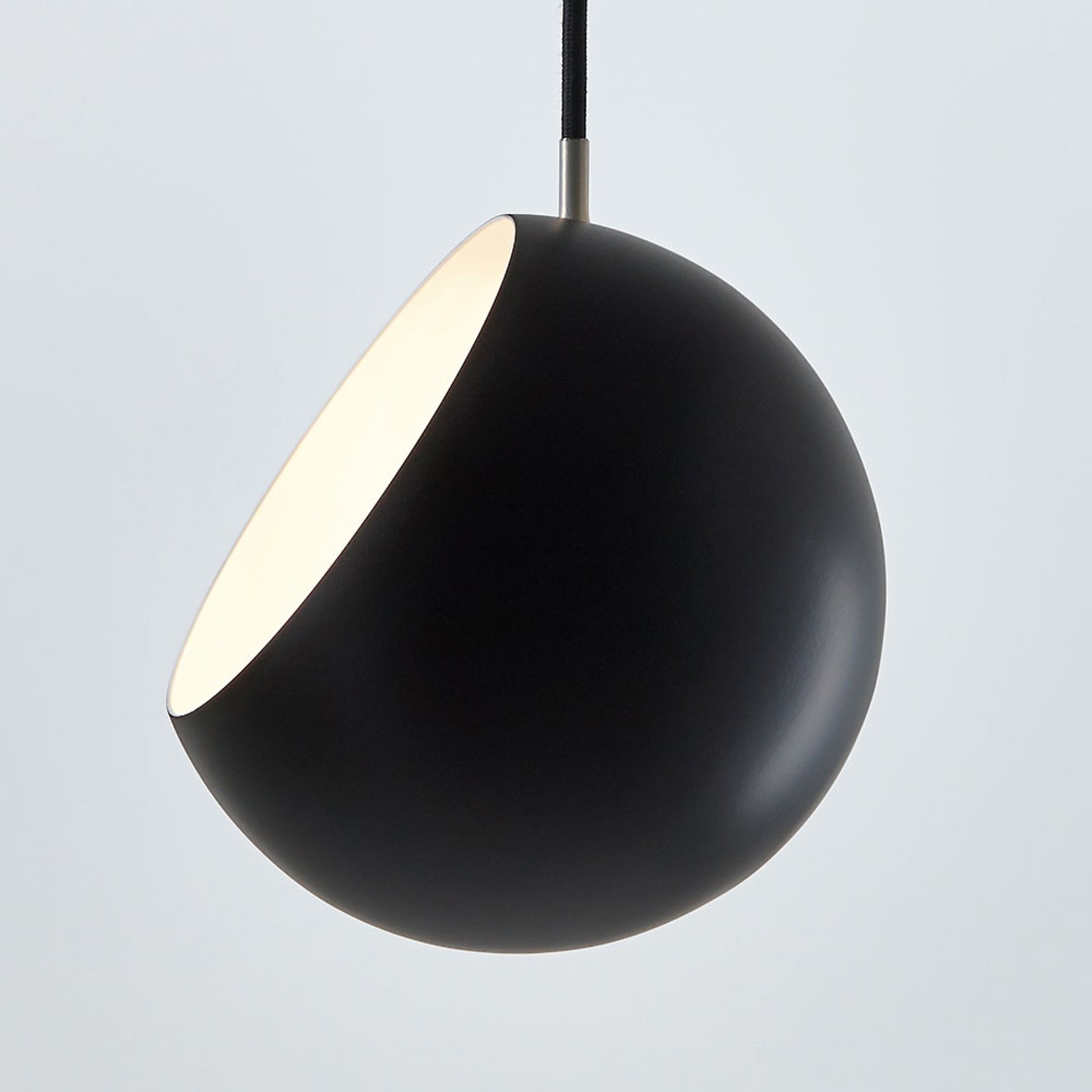 Nyta Tilt Globe hanging light, black 3 m cable