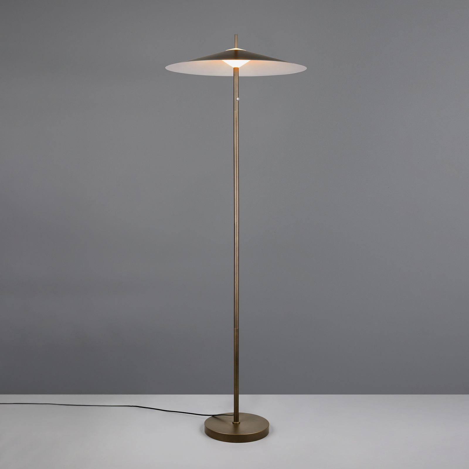 LED stāvlampa „Amalo“ platīna krāsā, augstums 145 cm, metāls, CCT LED stāvlampa „Amalo“ platīna krāsā, augstums 145 cm, metāls, CCT