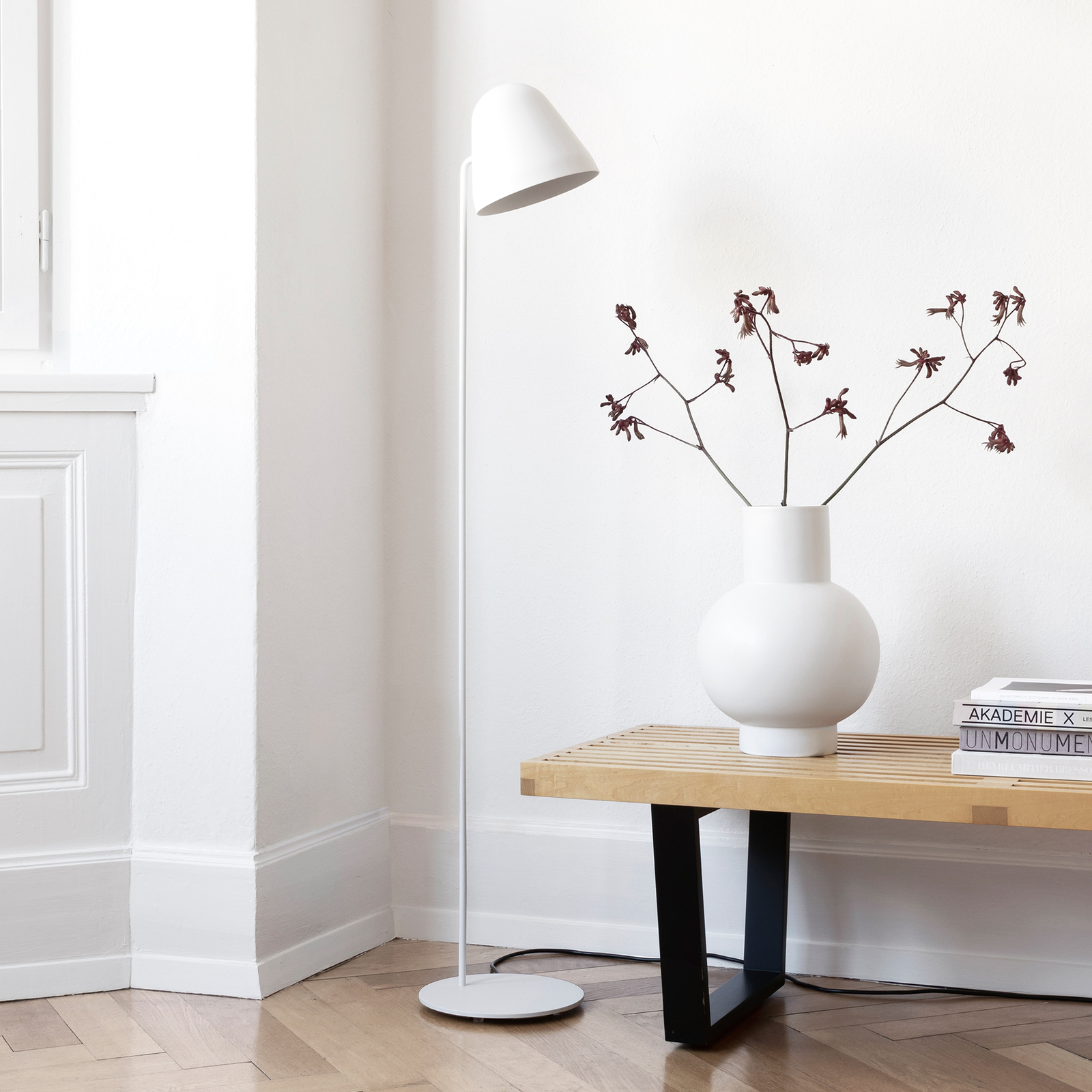 Nyta Tilt S Floor -lattiavalo, valkoinen