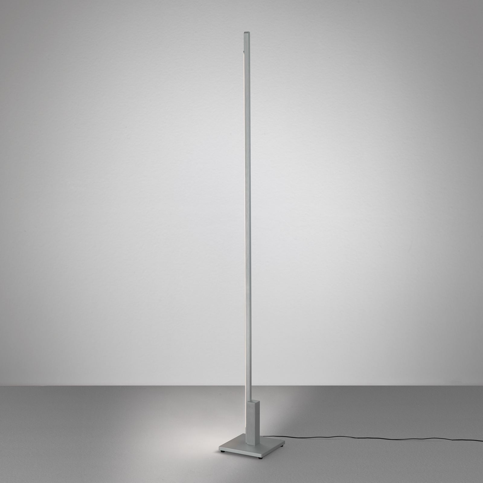 Quitani Talon LED stojacia lampa hliník eloxovaný prírodný