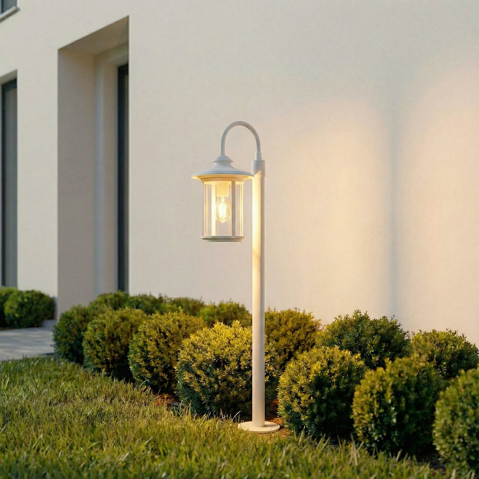 Lindby Wegeleuchte Zayn, weiß, Glas, Höhe 109 cm, IP65