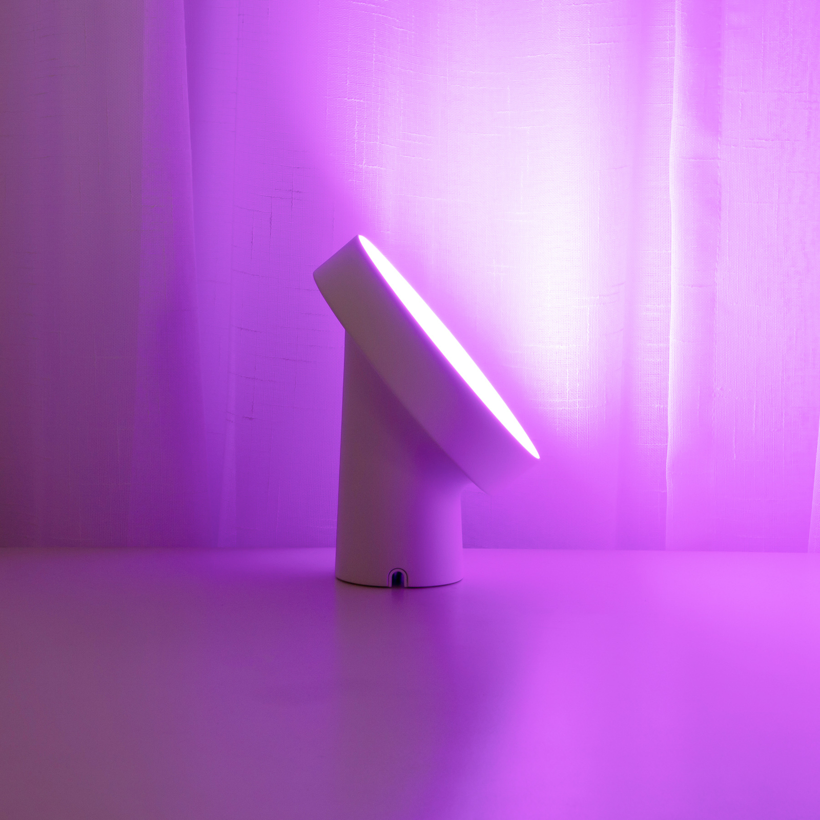 Stolová LED lampa Moa s funkciou RGBW, biela