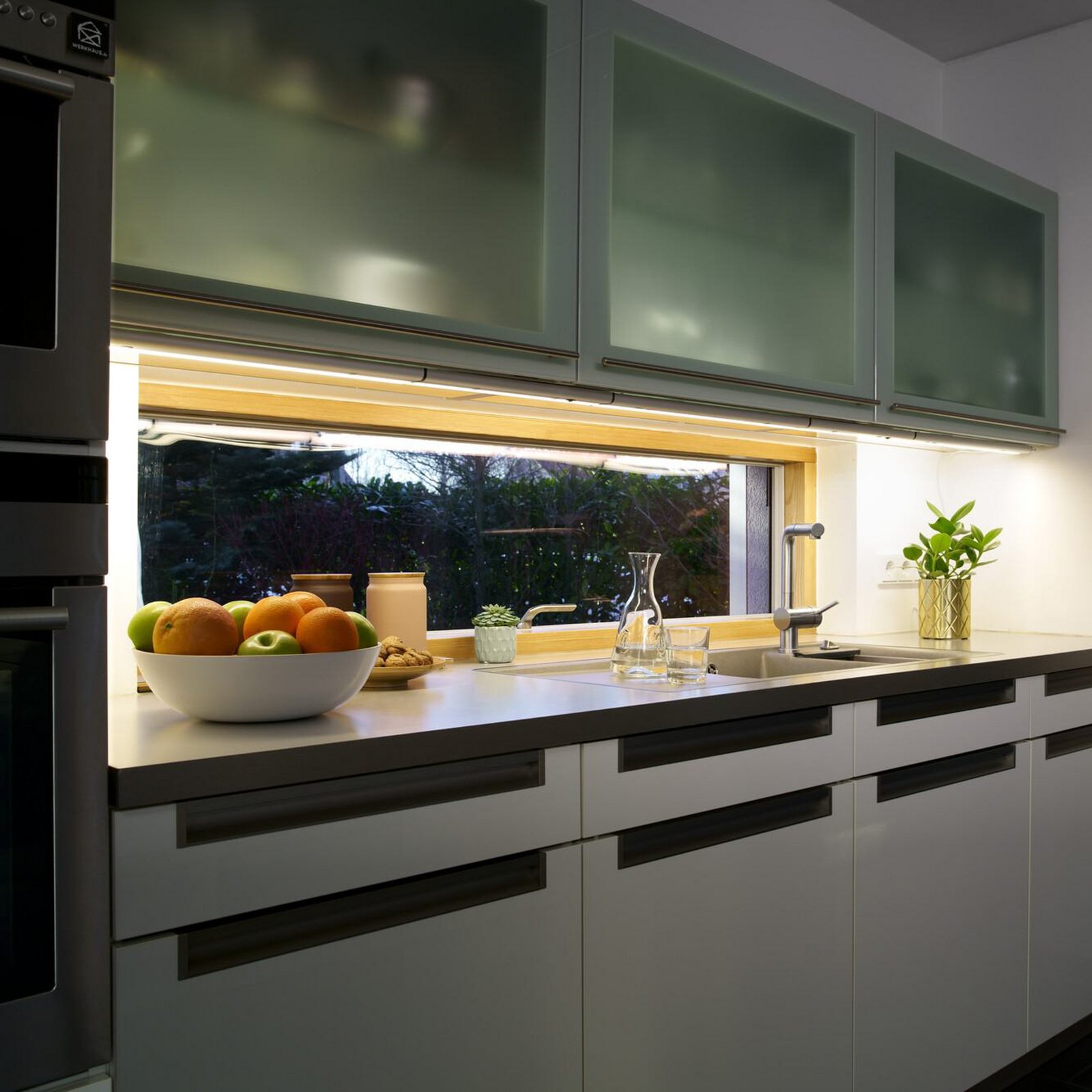 OSRAM LED-kaapinalusvalaisin LINEAR FLAT, 3 000 K hopea