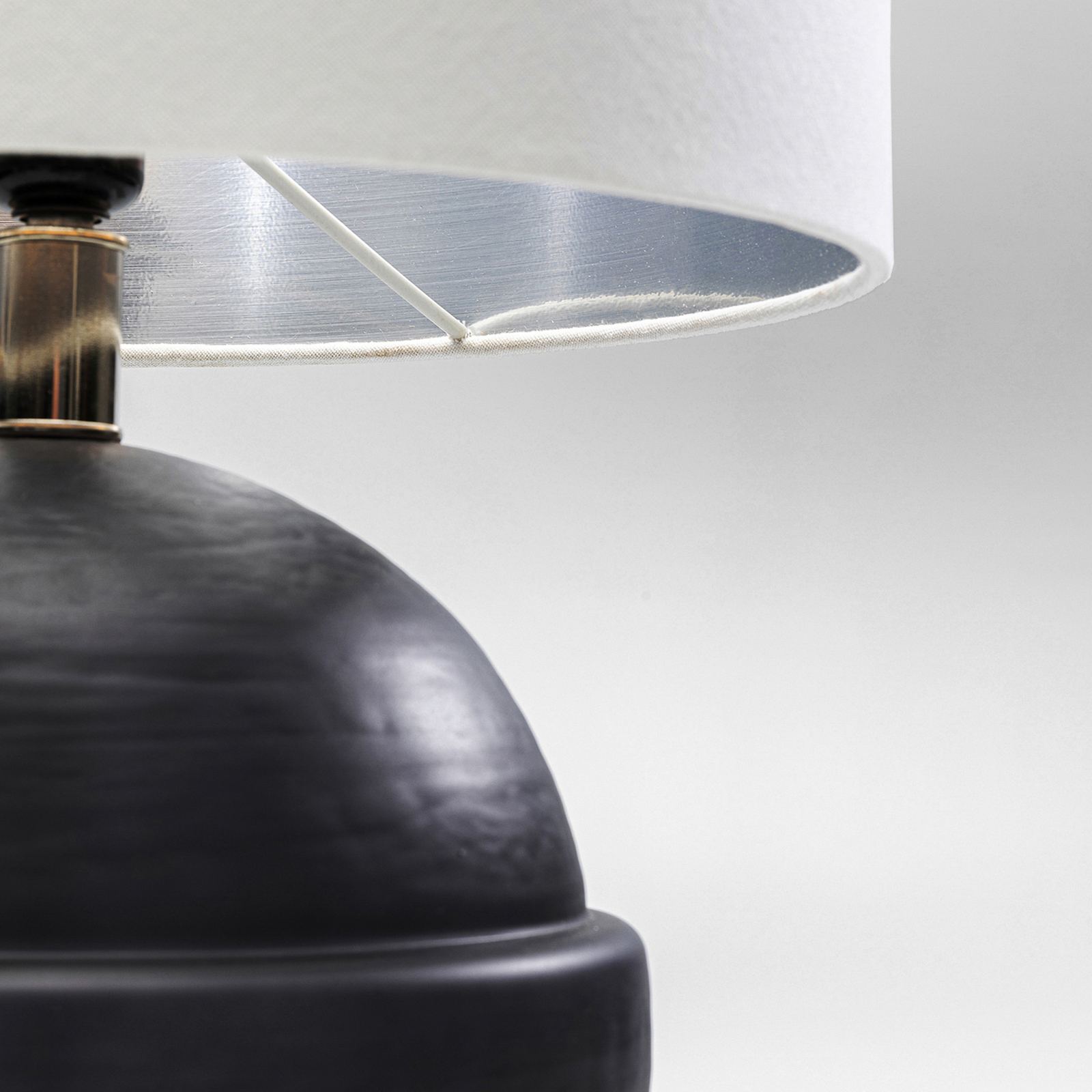 KARE Kalahari lámpara mesa pie gris forma esfera