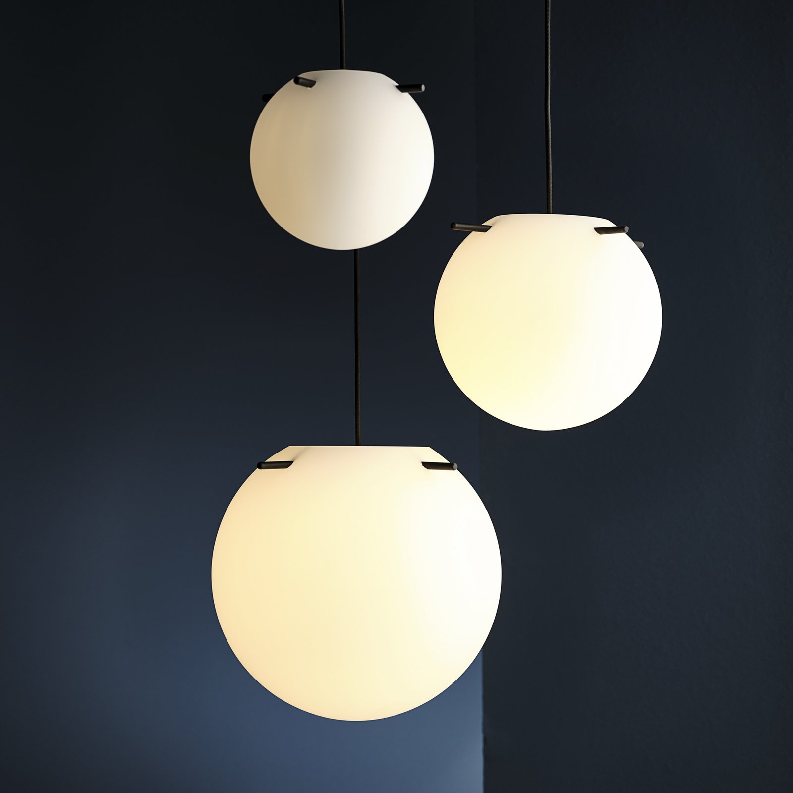 FRANDSEN hanglamp Koi, glas, wit/zwart, Ø 25 cm