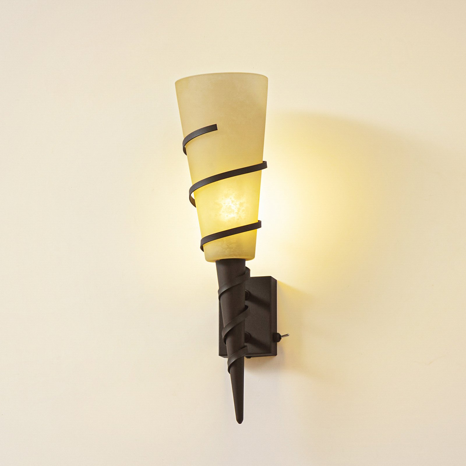 Lindby sienas lampa Anouk, augstums 44 cm, stikls, metāls, lukturītis